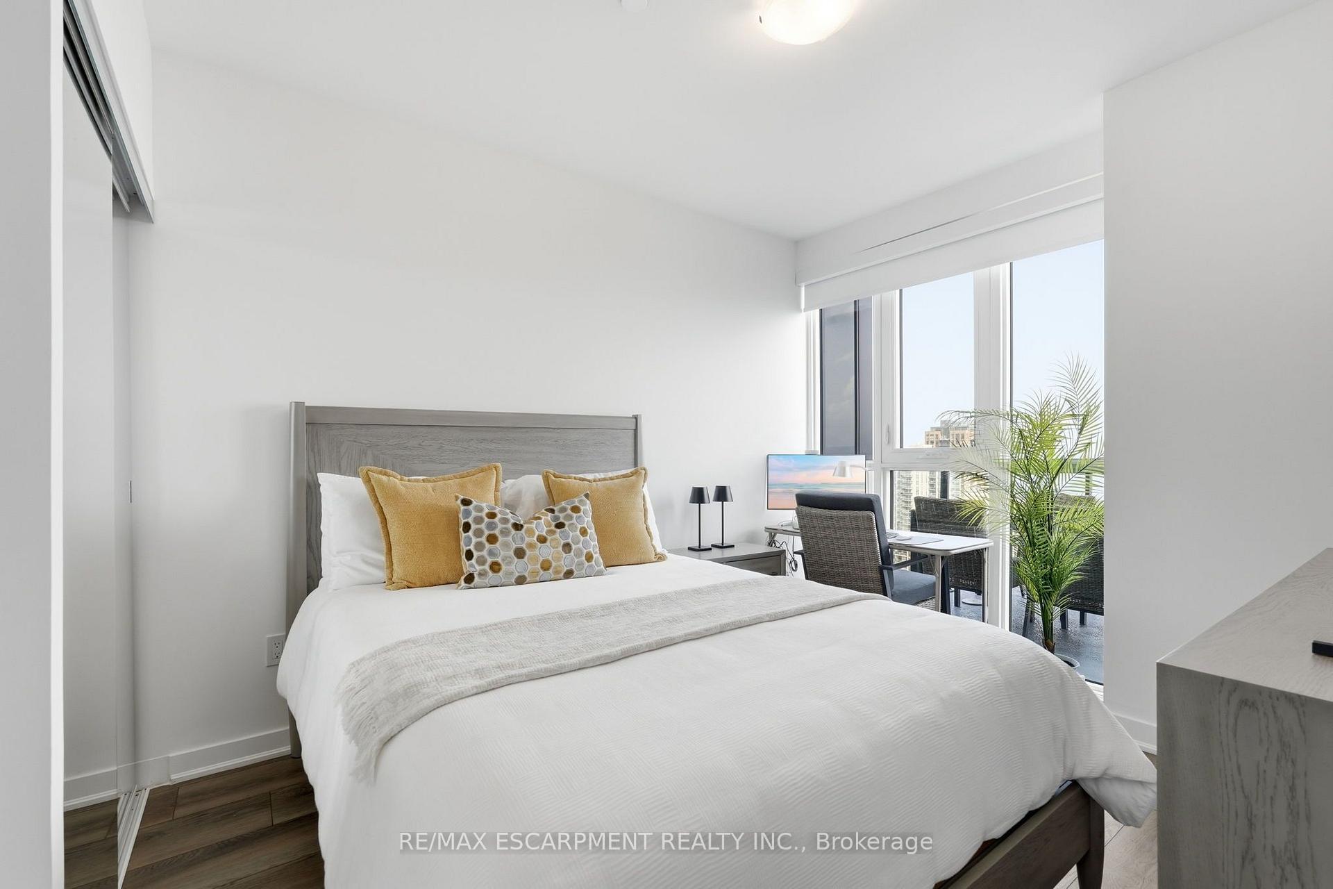 Photo 24 of Unit 1804, 2007 James Street, Burlington, Brant — HOMEH