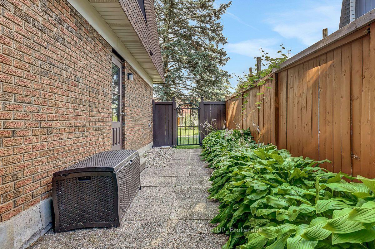 Photo 45 of 1950 Ludgate Crescent, Ottawa, Beaconwood — HOMEH