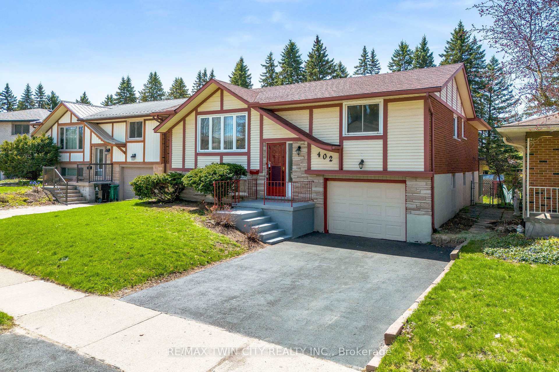Photo 1 of 402 Lakeview Drive, Waterloo, Lakeshore Village — HOMEH