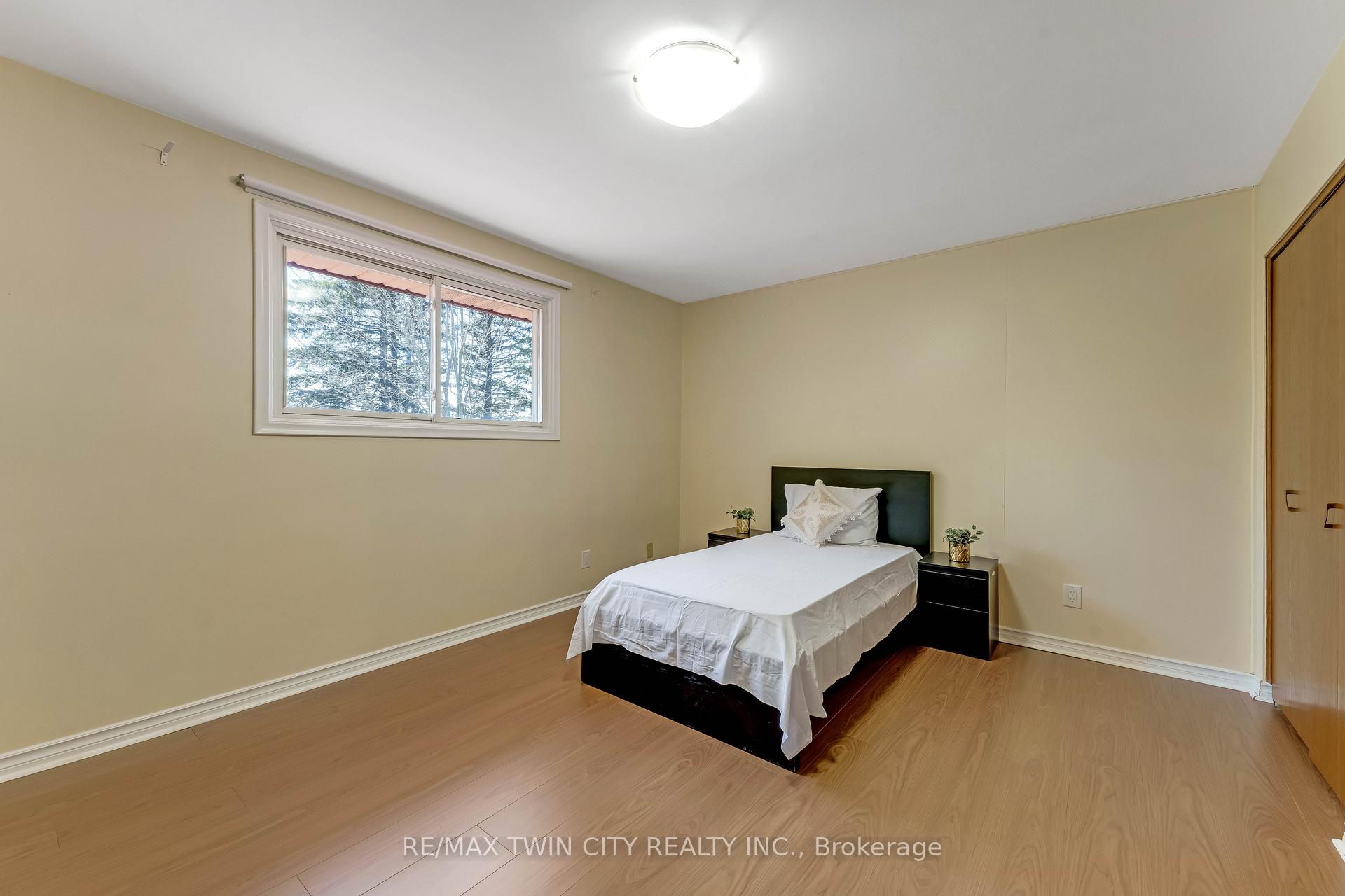 Photo 21 of 402 Lakeview Drive, Waterloo, Lakeshore Village — HOMEH