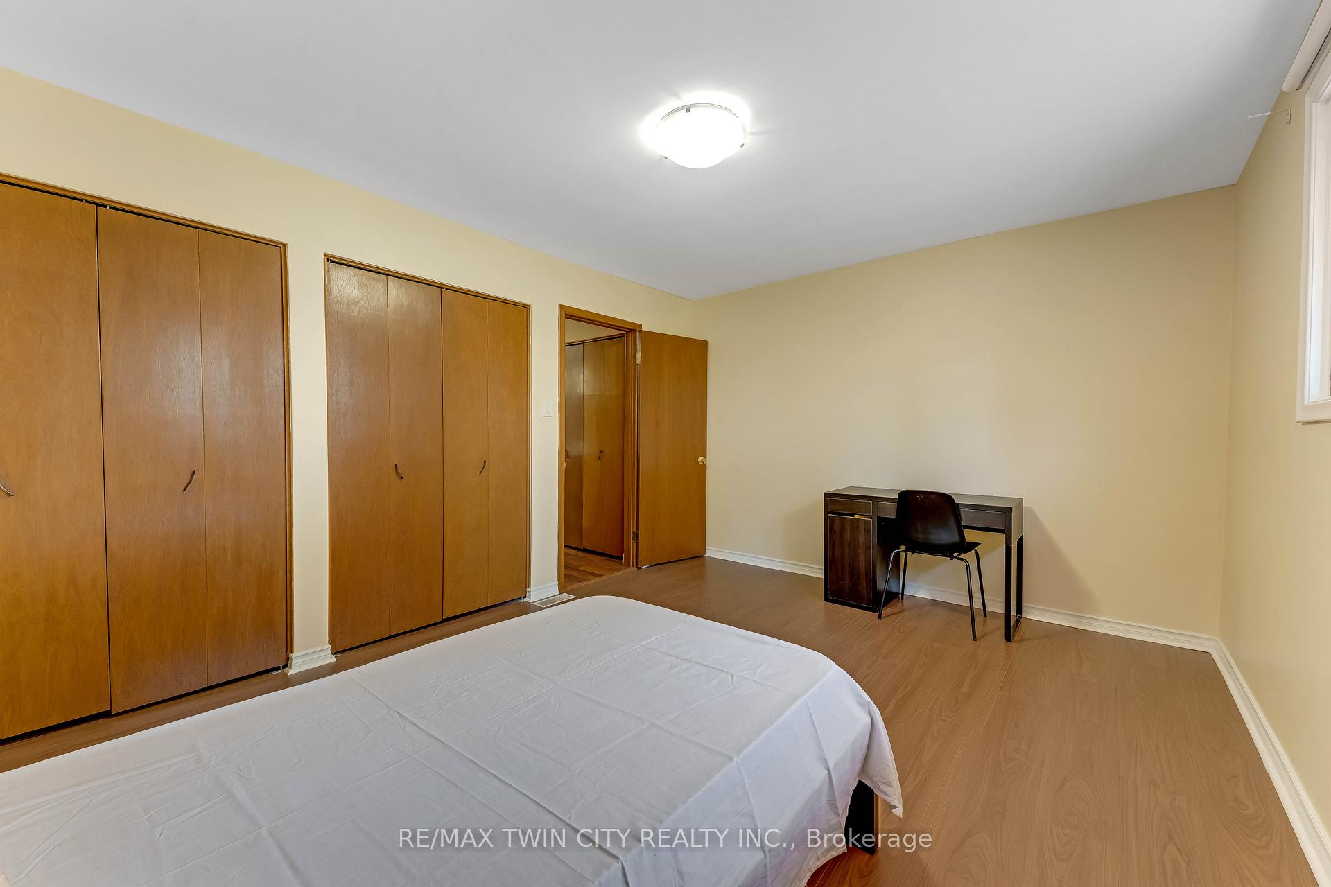 Photo 23 of 402 Lakeview Drive, Waterloo, Lakeshore Village — HOMEH