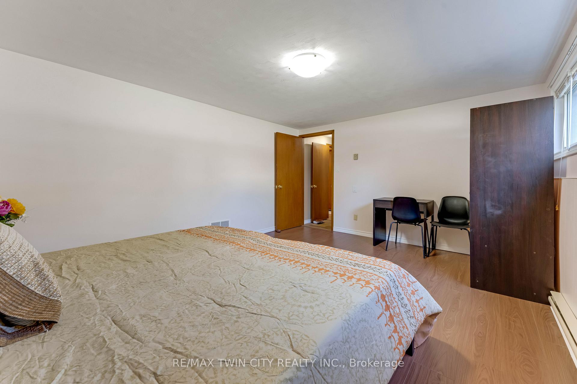 Photo 26 of 402 Lakeview Drive, Waterloo, Lakeshore Village — HOMEH