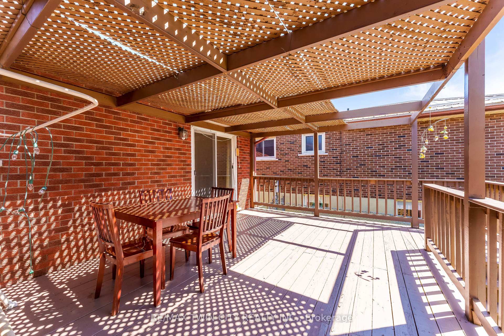 Photo 36 of 402 Lakeview Drive, Waterloo, Lakeshore Village — HOMEH