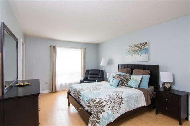Photo 9 of Unit MAIN & 2ND, 10 Treepark Street, Brampton, Sandringham-Wellington — HOMEH