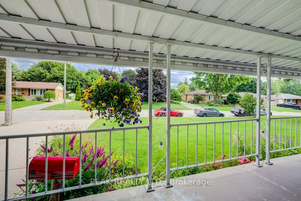 Photo 5 of 88 Riverside Drive, Wilmot, New Hamburg — HOMEH