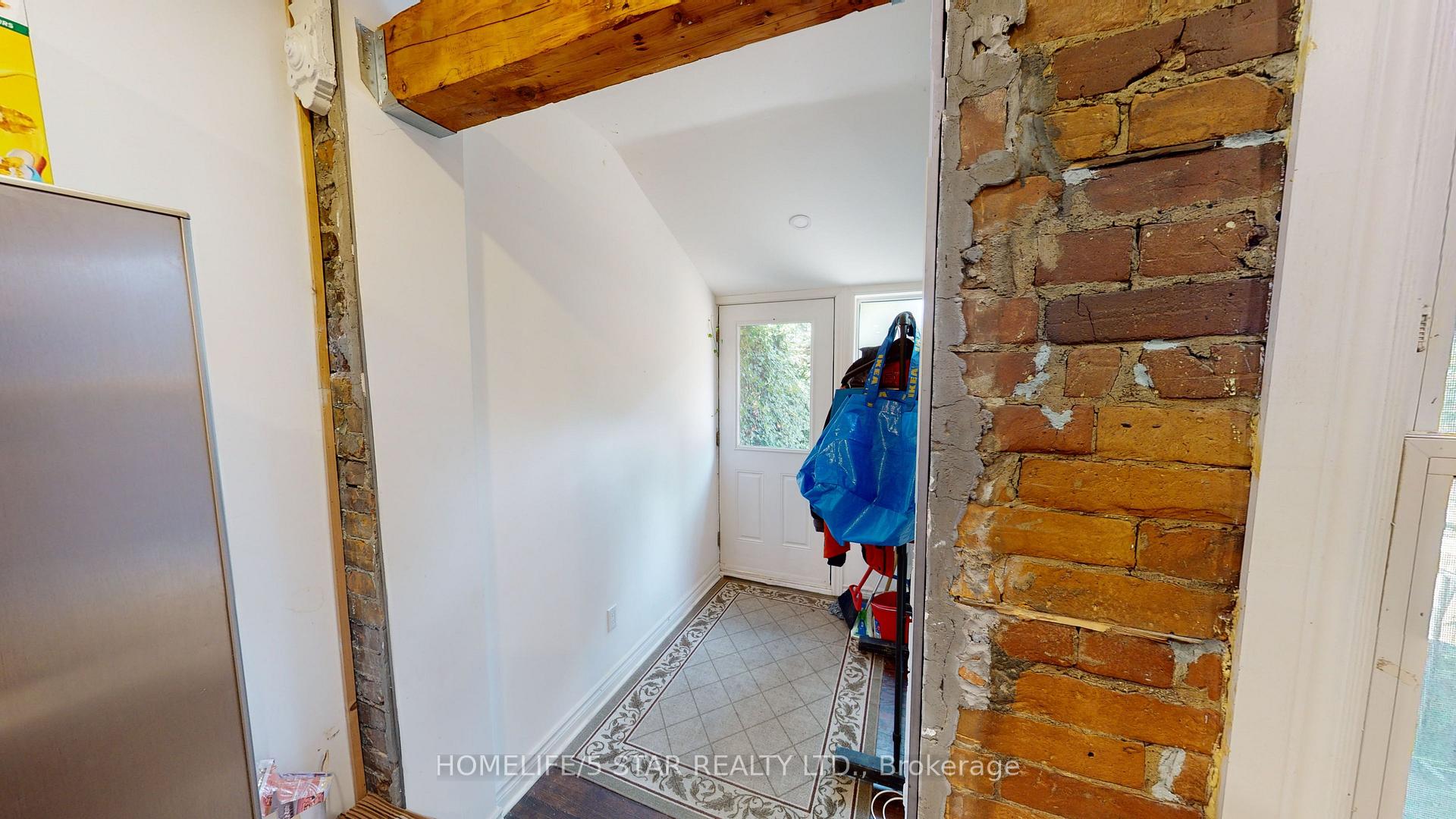 Photo 5 of Unit Apt 1, 160 Beaconsfield Avenue, Toronto, Little Portugal — HOMEH