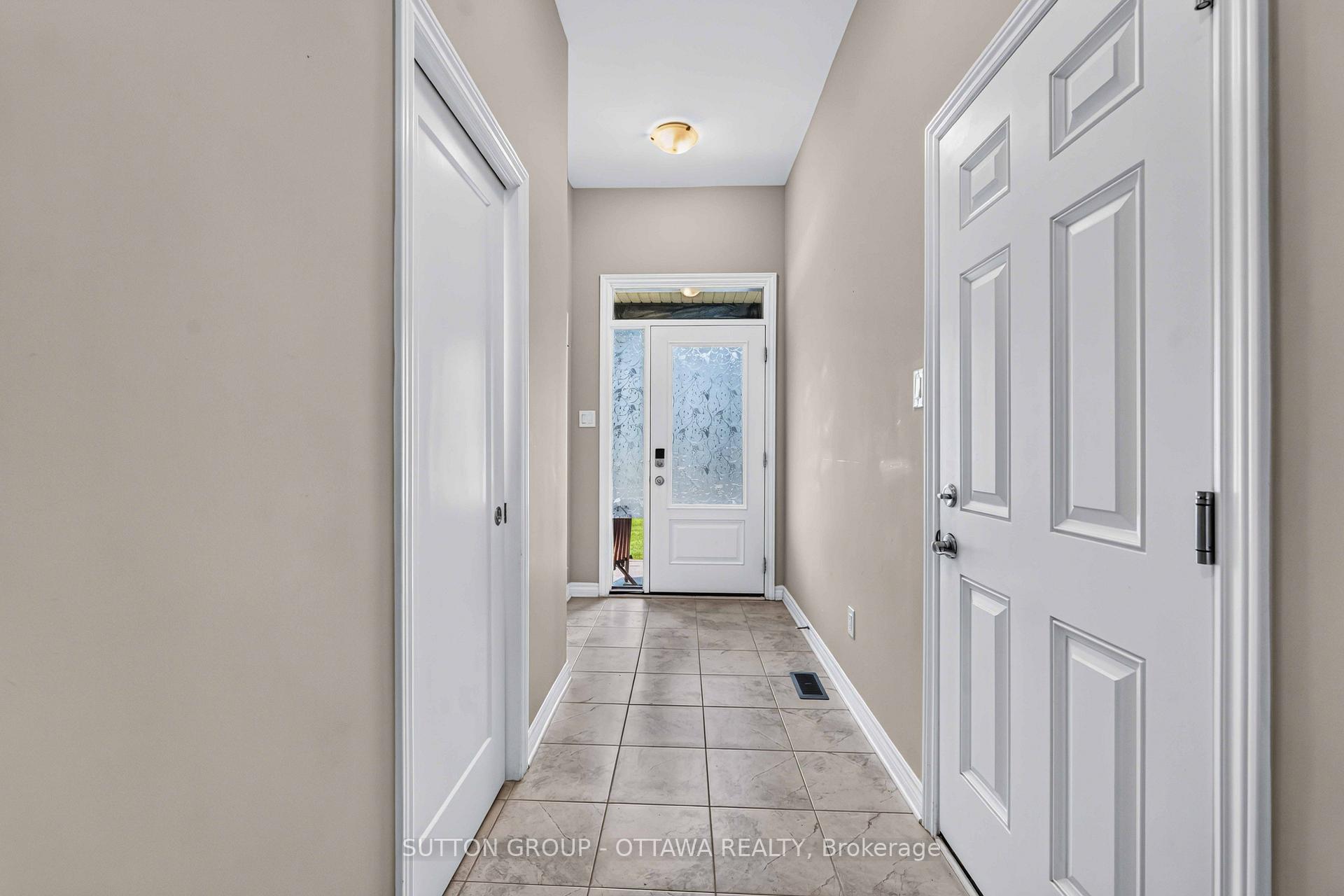 Photo 3 of 221 Tim Sheehan Place, Ottawa, Kanata - Emerald Meadows/Trailwest — HOMEH