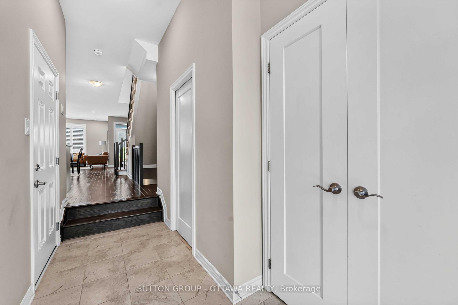 Photo 4 of 221 Tim Sheehan Place, Ottawa, Kanata - Emerald Meadows/Trailwest — HOMEH