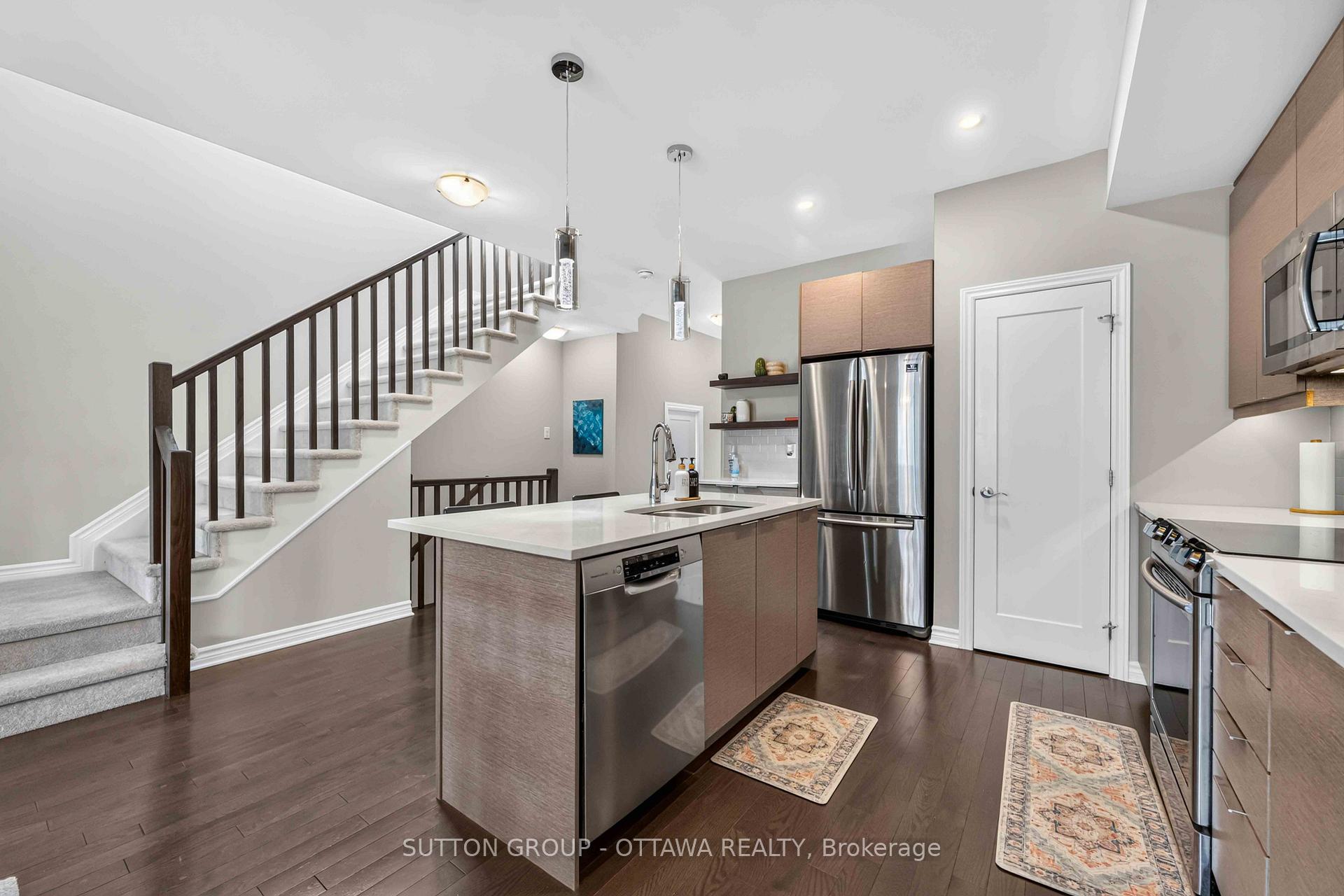 Photo 7 of 221 Tim Sheehan Place, Ottawa, Kanata - Emerald Meadows/Trailwest — HOMEH