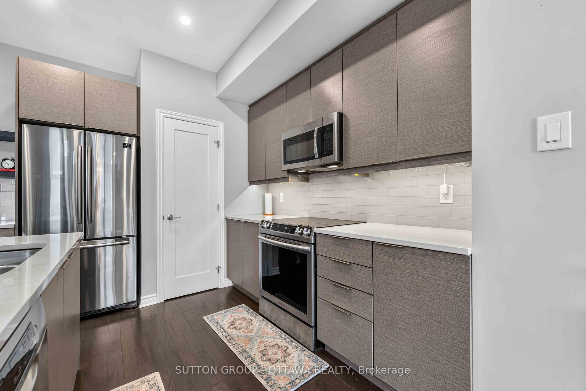 Photo 8 of 221 Tim Sheehan Place, Ottawa, Kanata - Emerald Meadows/Trailwest — HOMEH