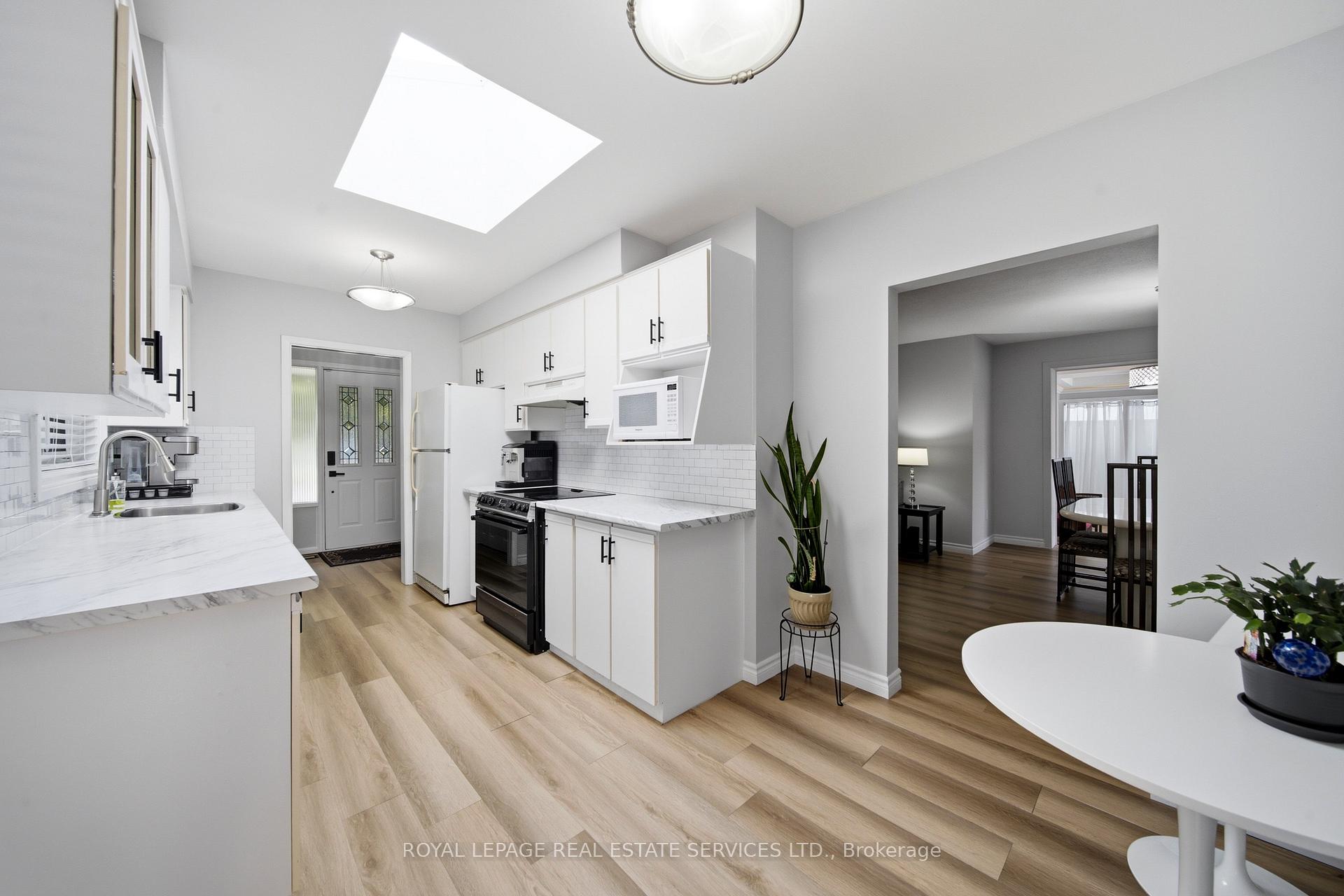 Photo 6 of 127 Redgrave Drive, Etobicoke, Willowridge-Martingrove-Richview — HOMEH