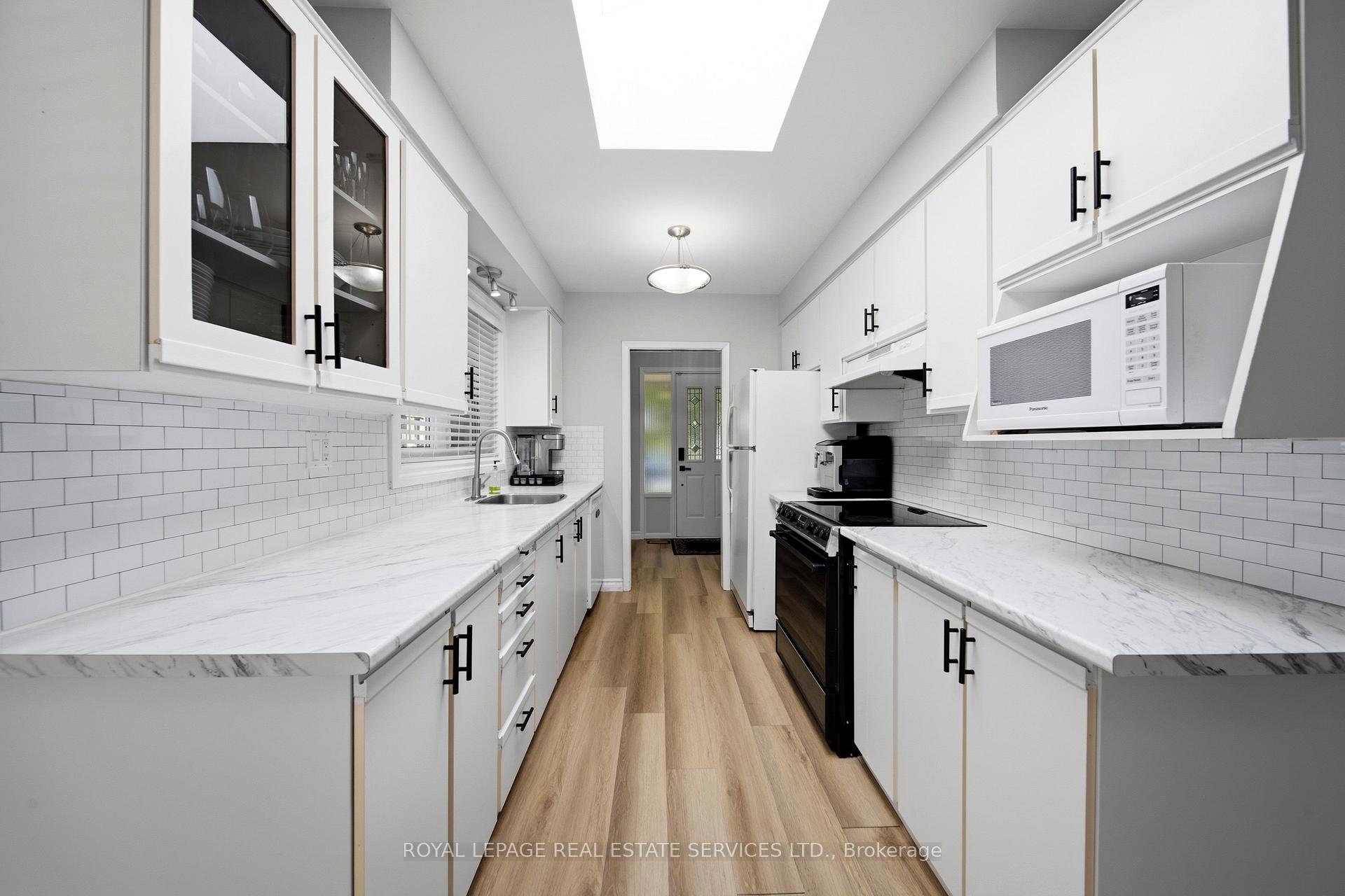 Photo 7 of 127 Redgrave Drive, Etobicoke, Willowridge-Martingrove-Richview — HOMEH