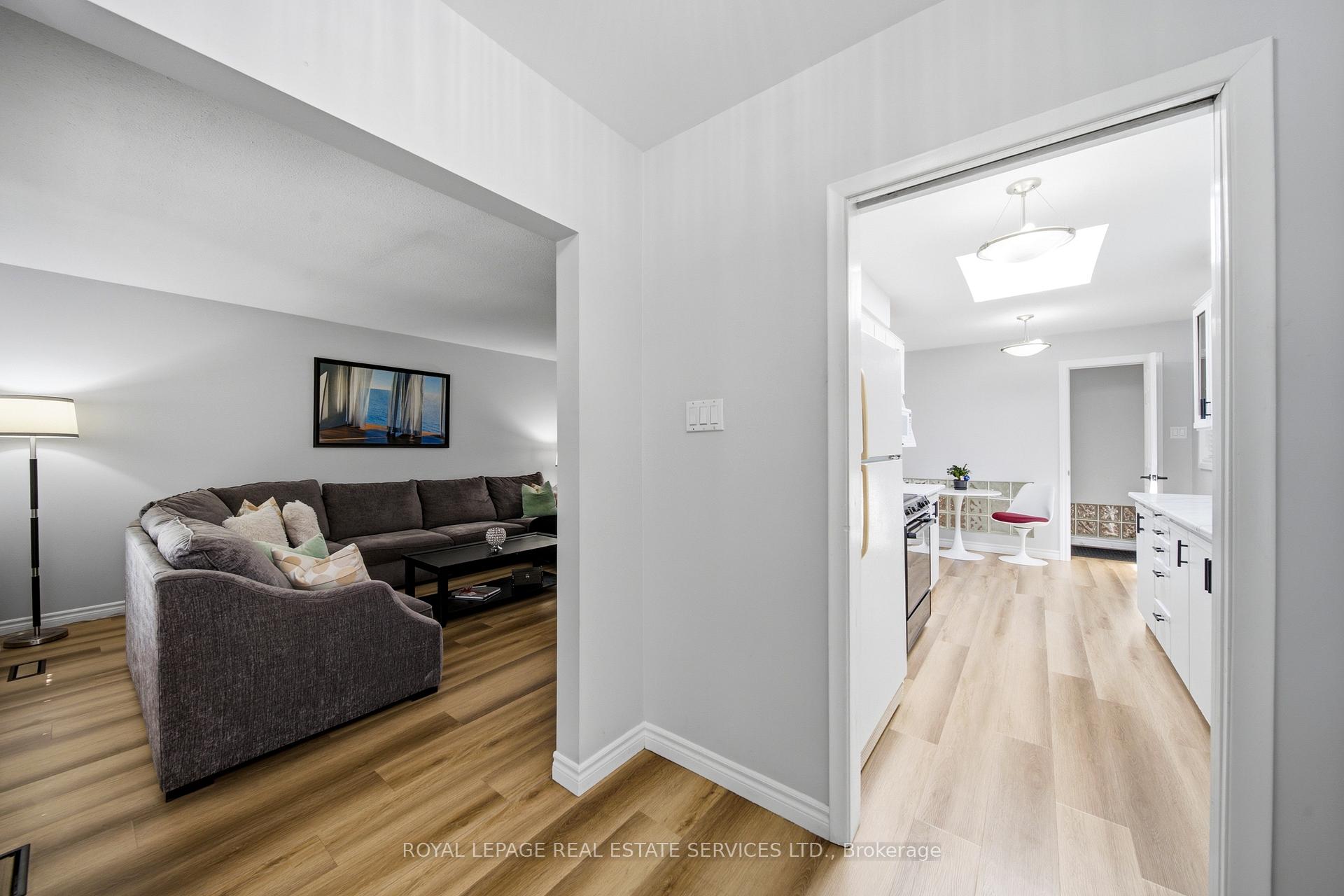 Photo 8 of 127 Redgrave Drive, Etobicoke, Willowridge-Martingrove-Richview — HOMEH