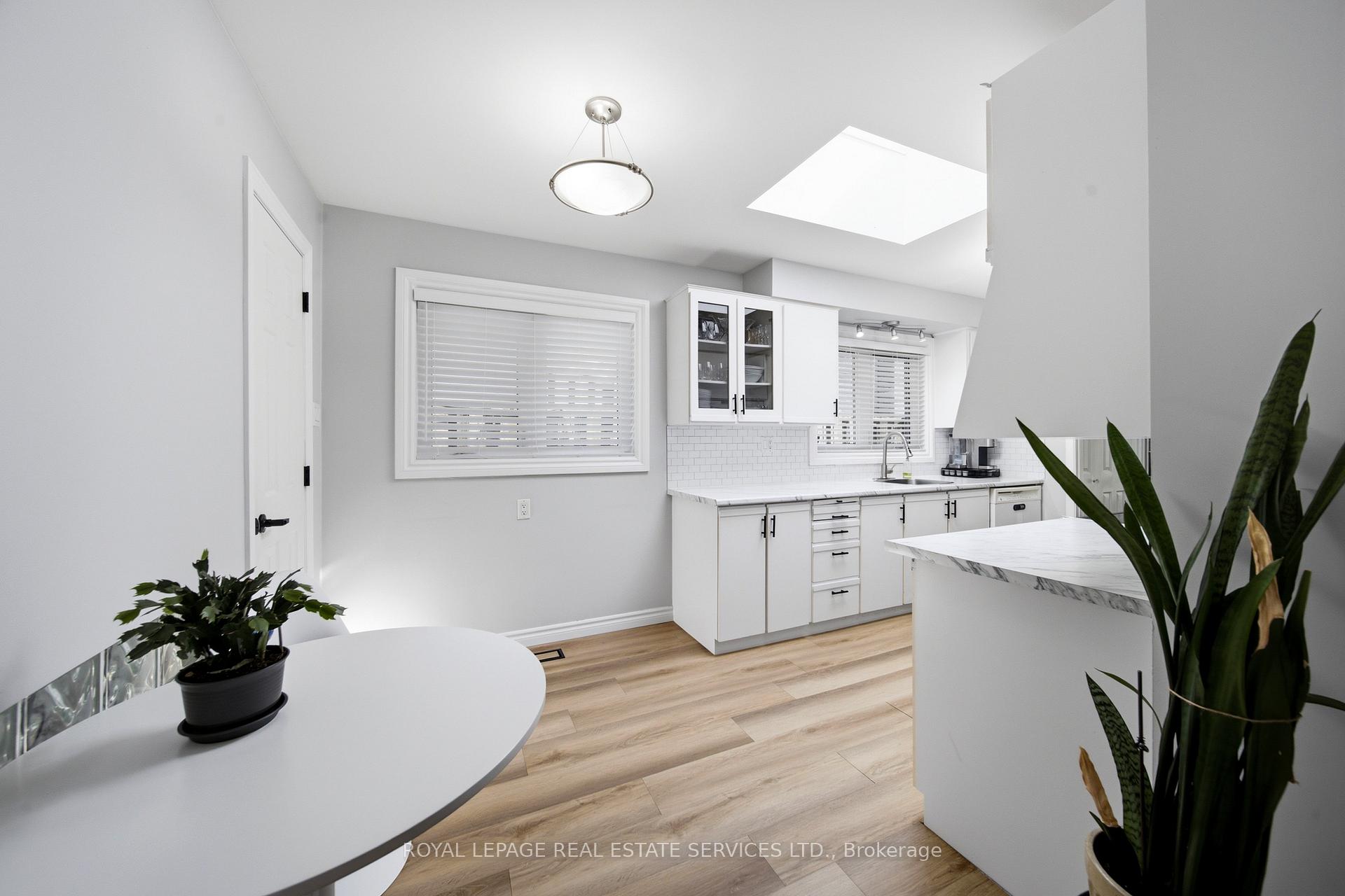 Photo 12 of 127 Redgrave Drive, Etobicoke, Willowridge-Martingrove-Richview — HOMEH