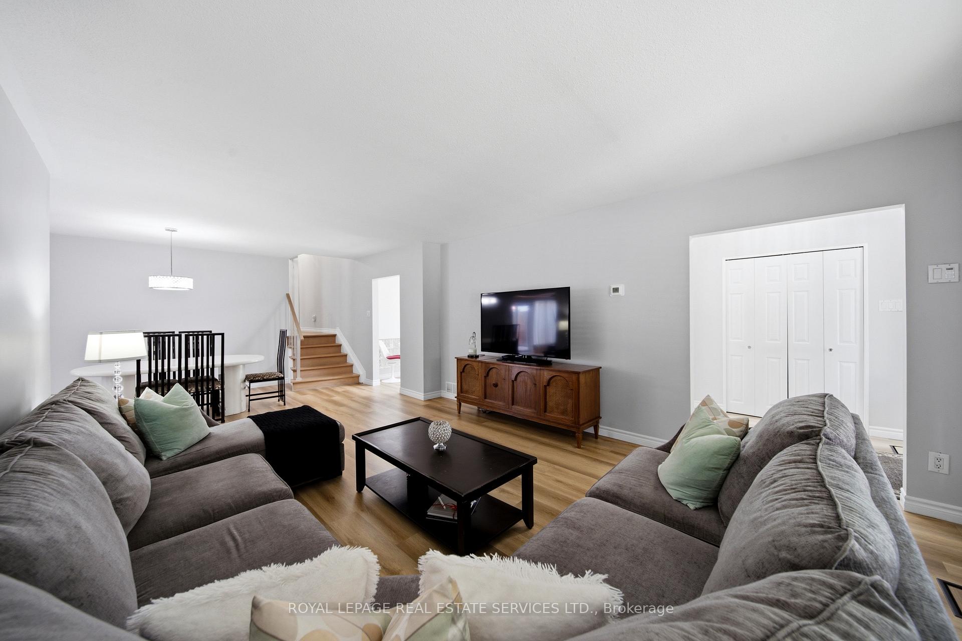 Photo 15 of 127 Redgrave Drive, Etobicoke, Willowridge-Martingrove-Richview — HOMEH