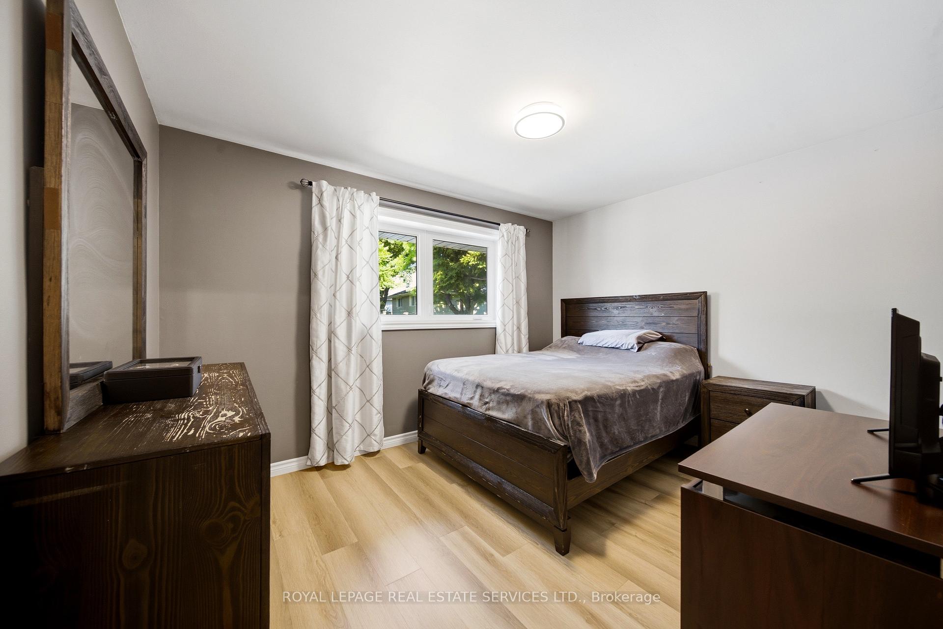 Photo 30 of 127 Redgrave Drive, Etobicoke, Willowridge-Martingrove-Richview — HOMEH
