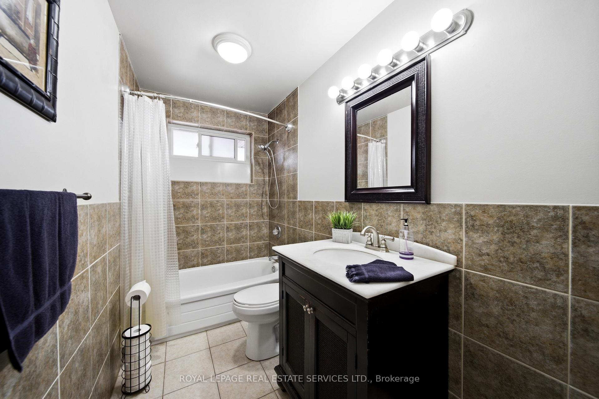 Photo 32 of 127 Redgrave Drive, Etobicoke, Willowridge-Martingrove-Richview — HOMEH
