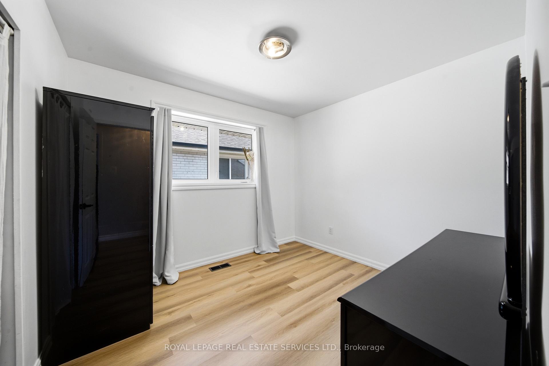 Photo 33 of 127 Redgrave Drive, Etobicoke, Willowridge-Martingrove-Richview — HOMEH