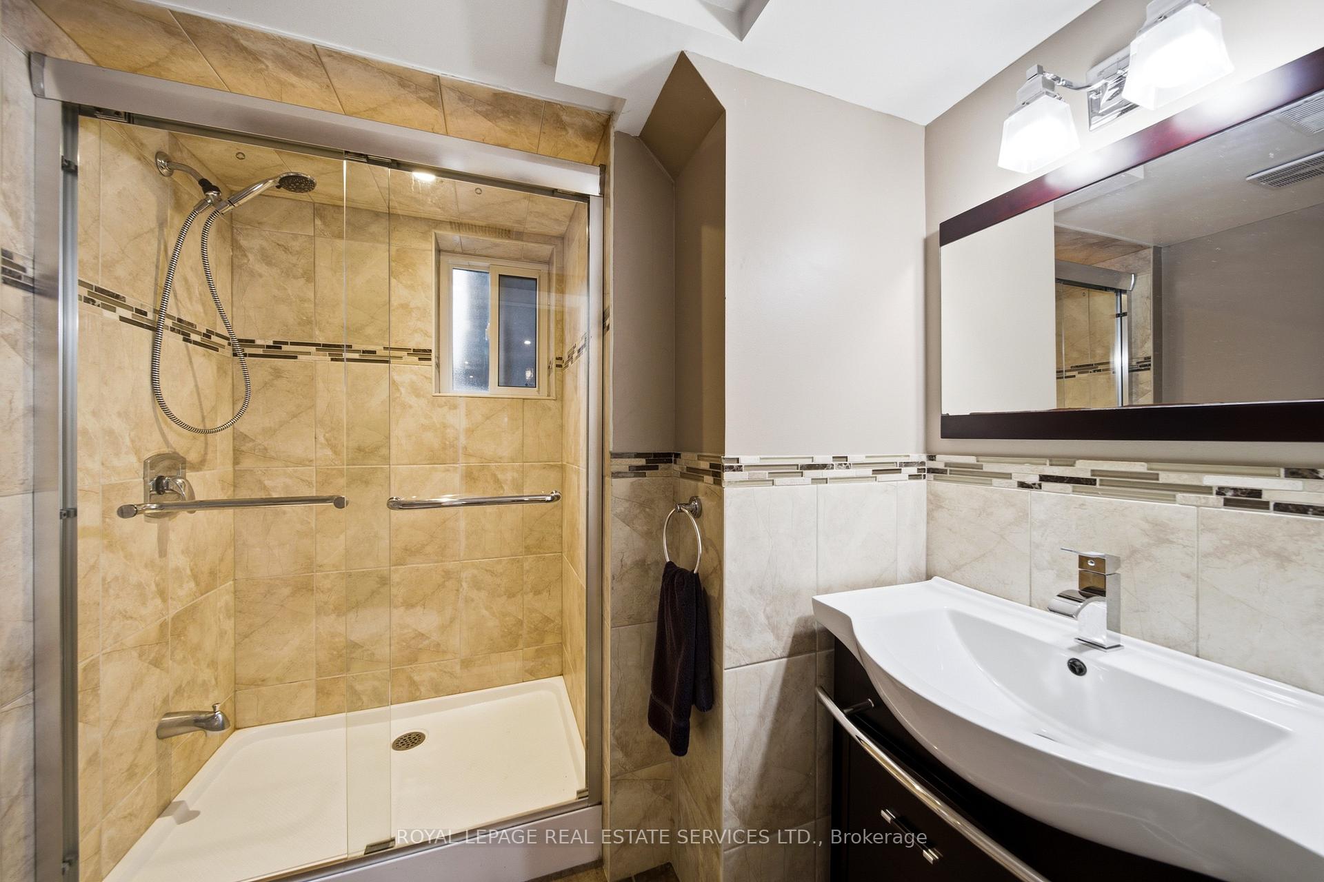 Photo 38 of 127 Redgrave Drive, Etobicoke, Willowridge-Martingrove-Richview — HOMEH