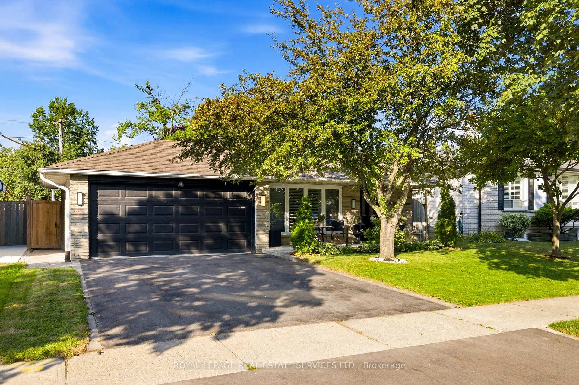 Photo 2 of 127 Redgrave Drive, Etobicoke, Willowridge-Martingrove-Richview — HOMEH