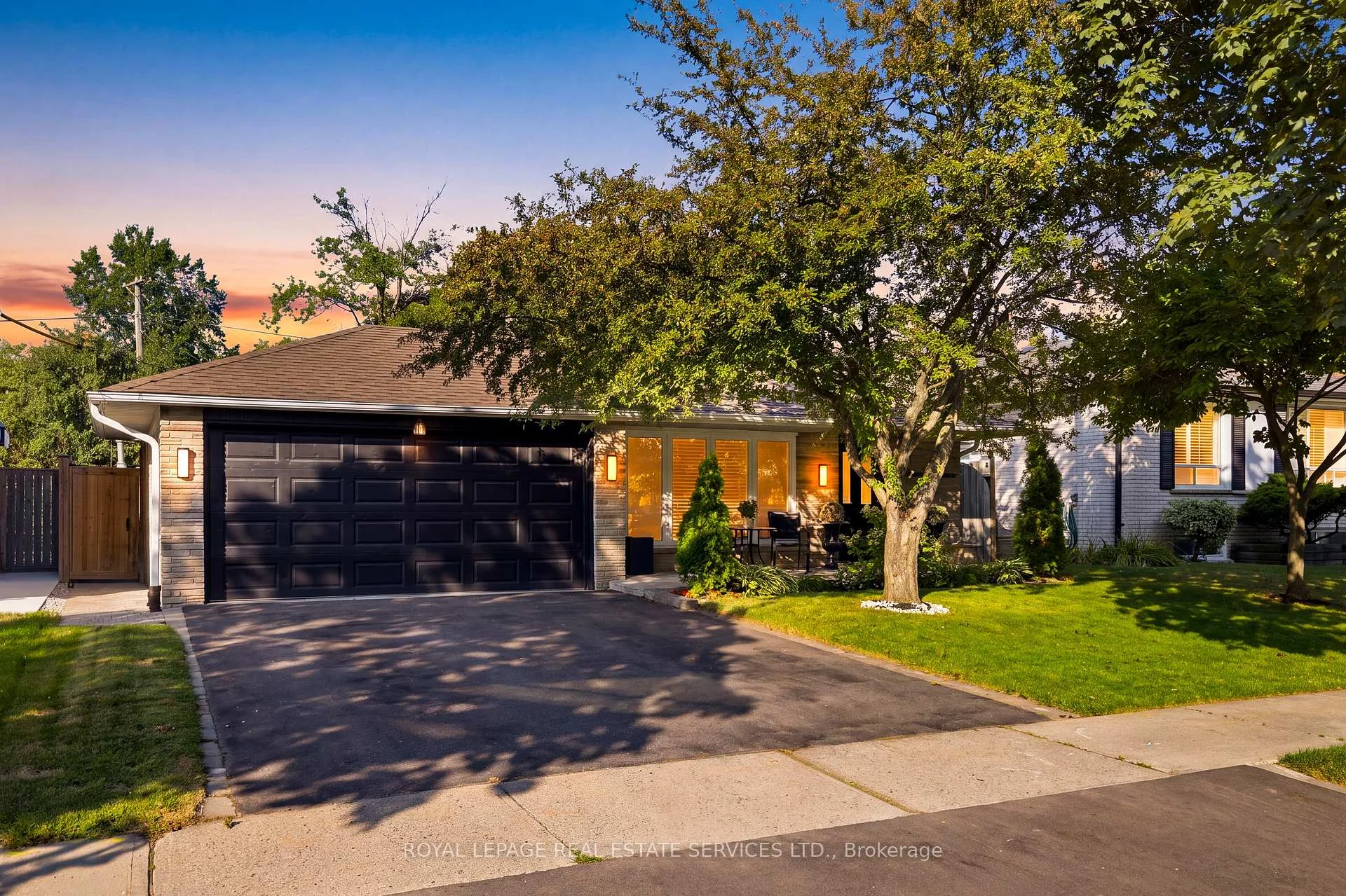Photo 4 of 127 Redgrave Drive, Etobicoke, Willowridge-Martingrove-Richview — HOMEH
