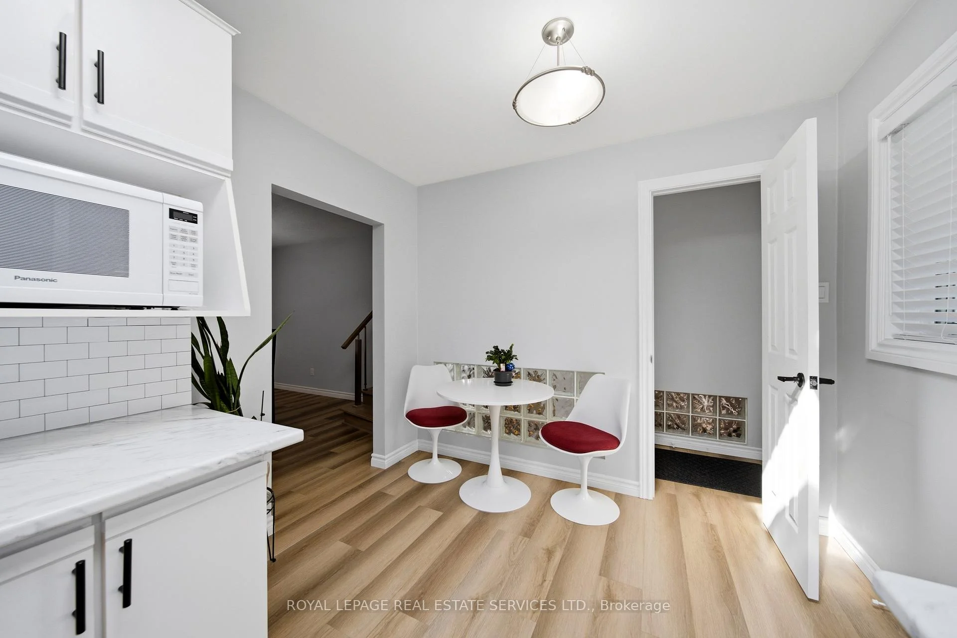 Photo 10 of 127 Redgrave Drive, Etobicoke, Willowridge-Martingrove-Richview — HOMEH