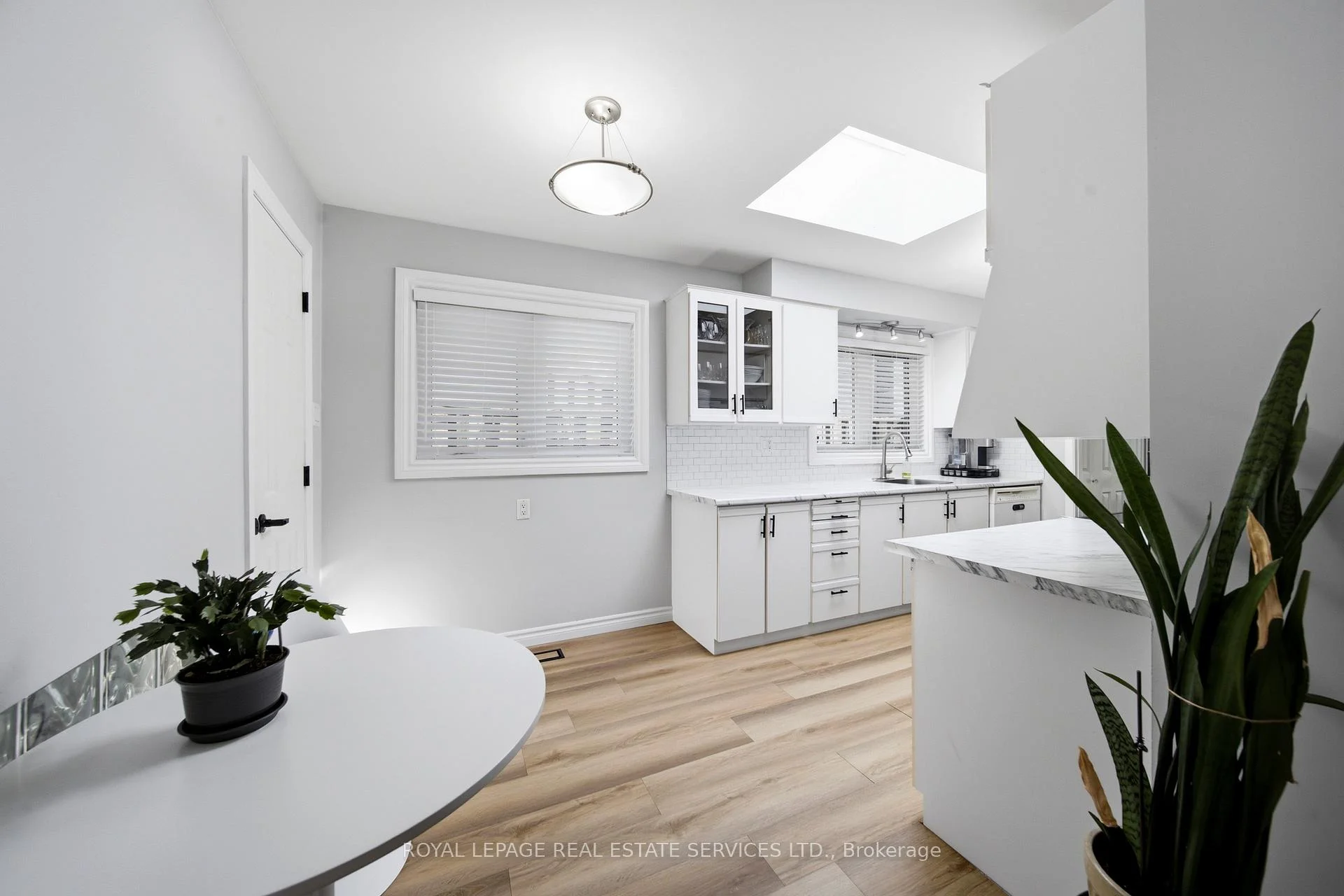 Photo 13 of 127 Redgrave Drive, Etobicoke, Willowridge-Martingrove-Richview — HOMEH