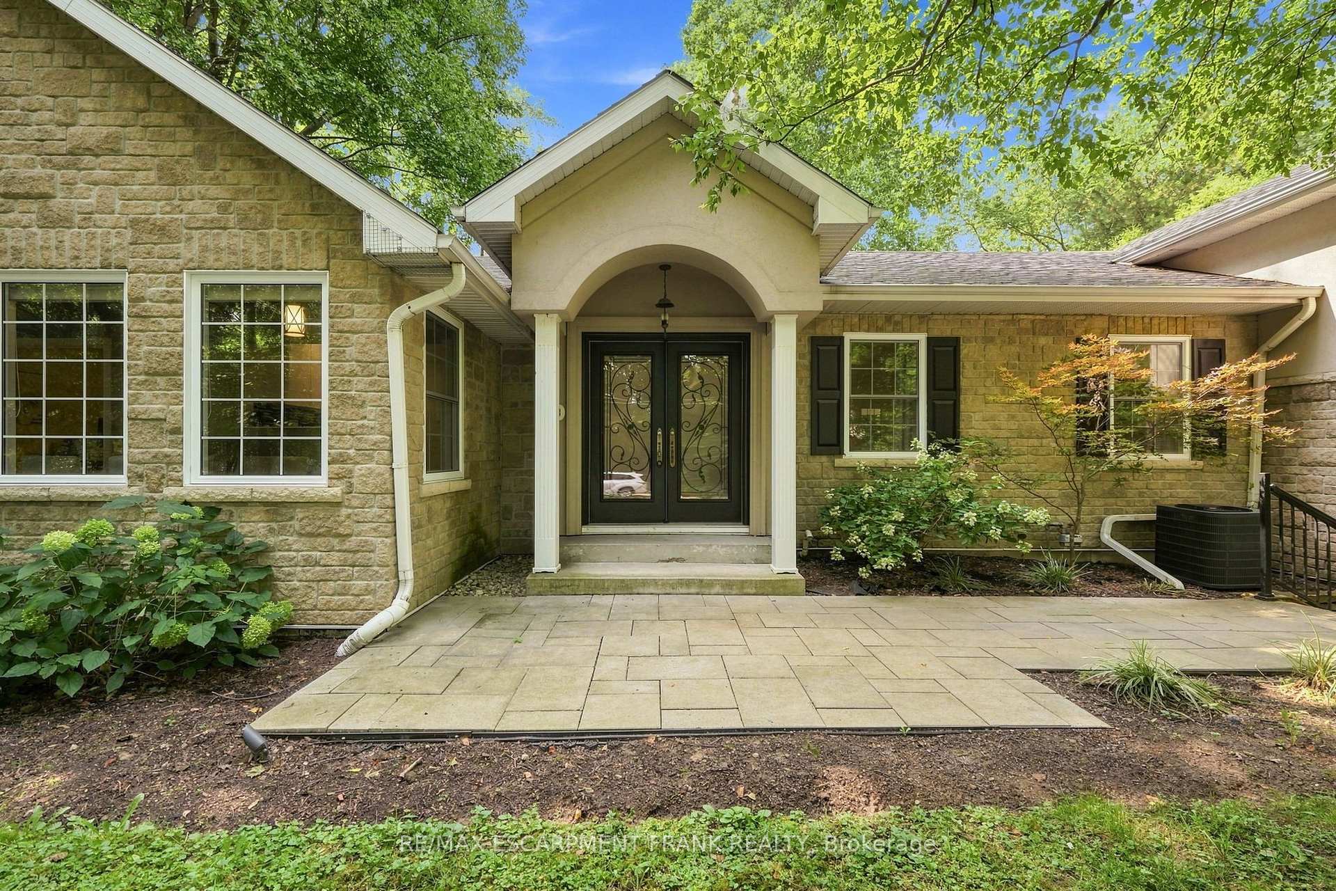 Photo 4 of 110 Old Ancaster Road, Hamilton, Dundas — HOMEH