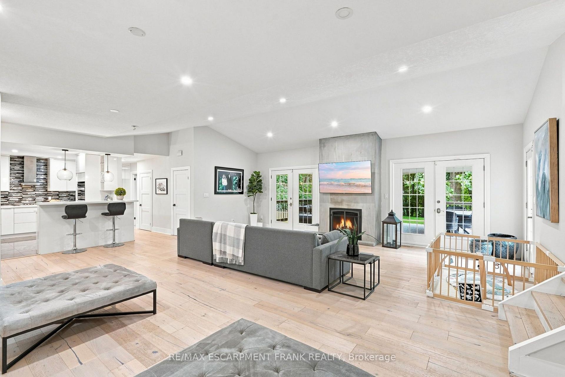 Photo 10 of 110 Old Ancaster Road, Hamilton, Dundas — HOMEH
