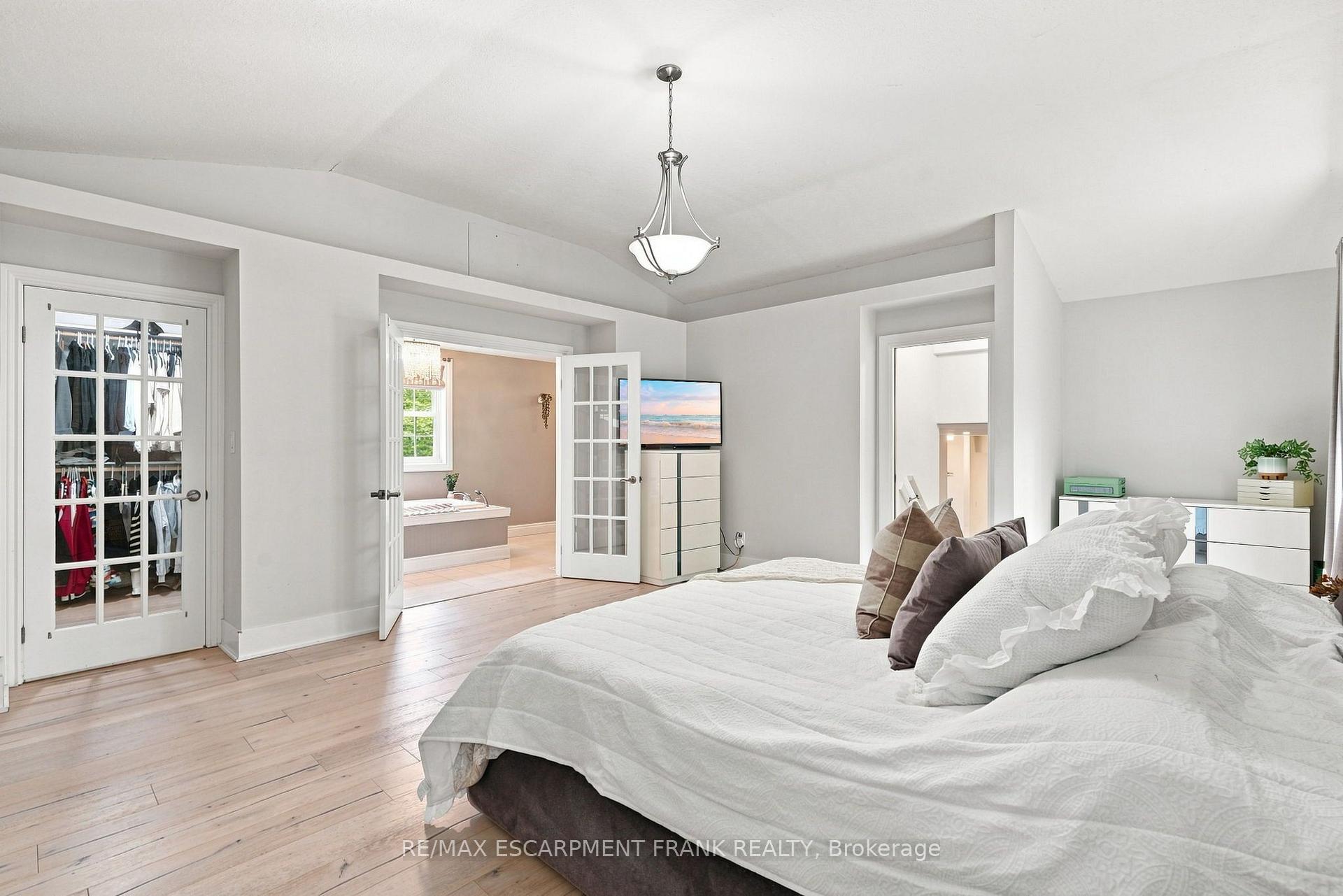 Photo 20 of 110 Old Ancaster Road, Hamilton, Dundas — HOMEH