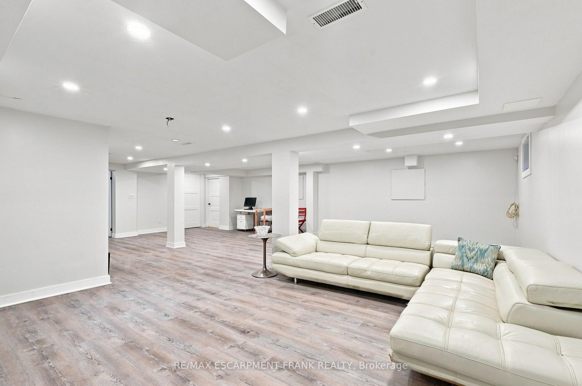 Photo 35 of 110 Old Ancaster Road, Hamilton, Dundas — HOMEH
