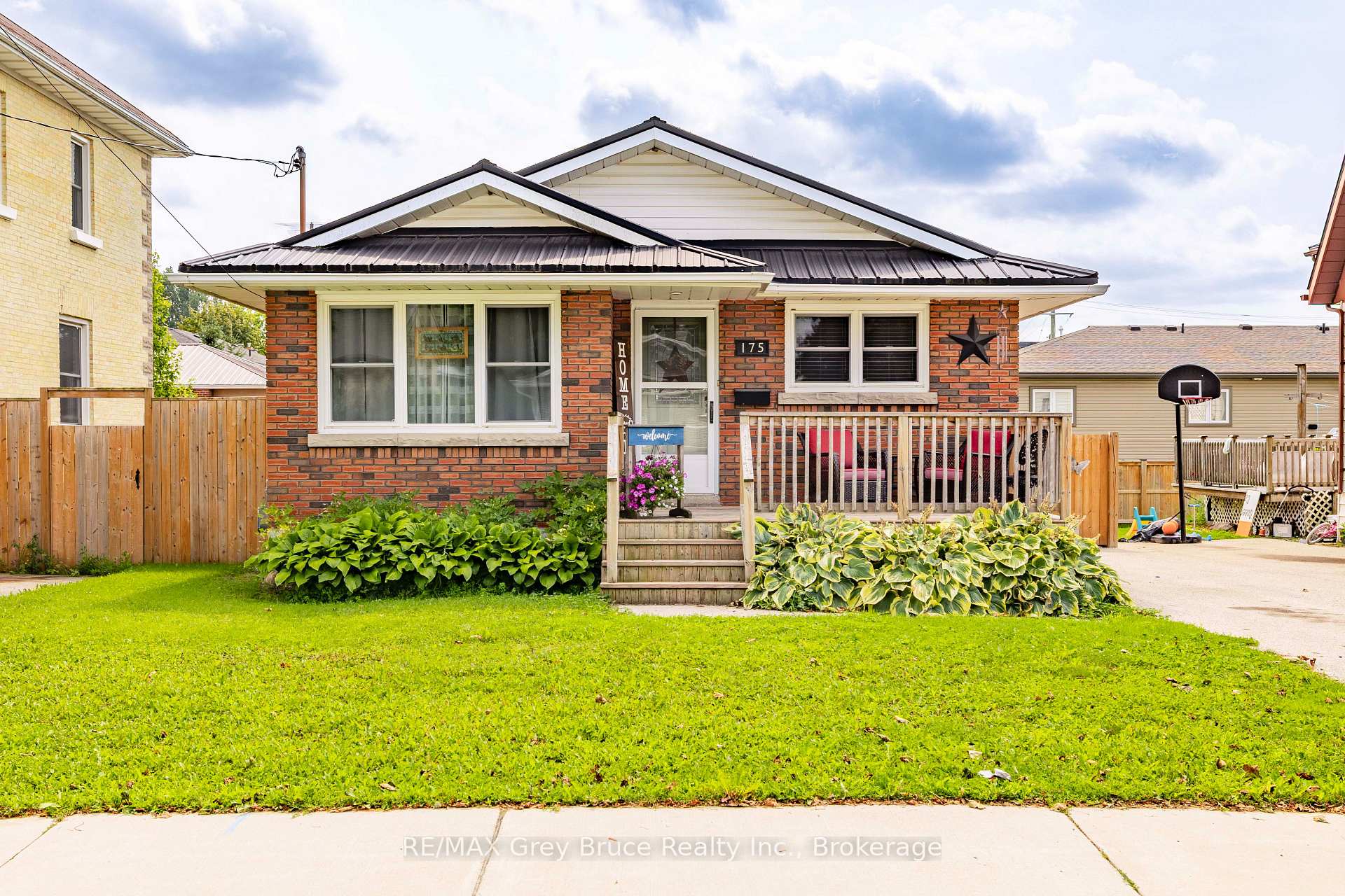 Photo of 175 Fergus Street S