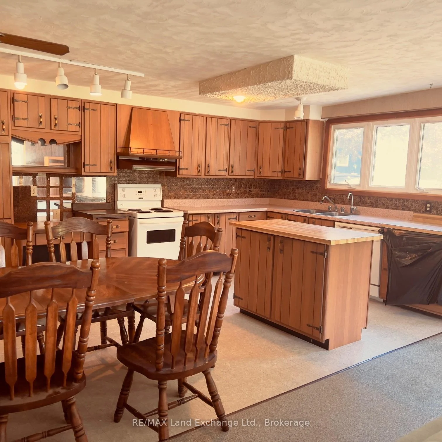 Photo 16 of 365 Lake Range Drive, Huron-Kinloss — HOMEH