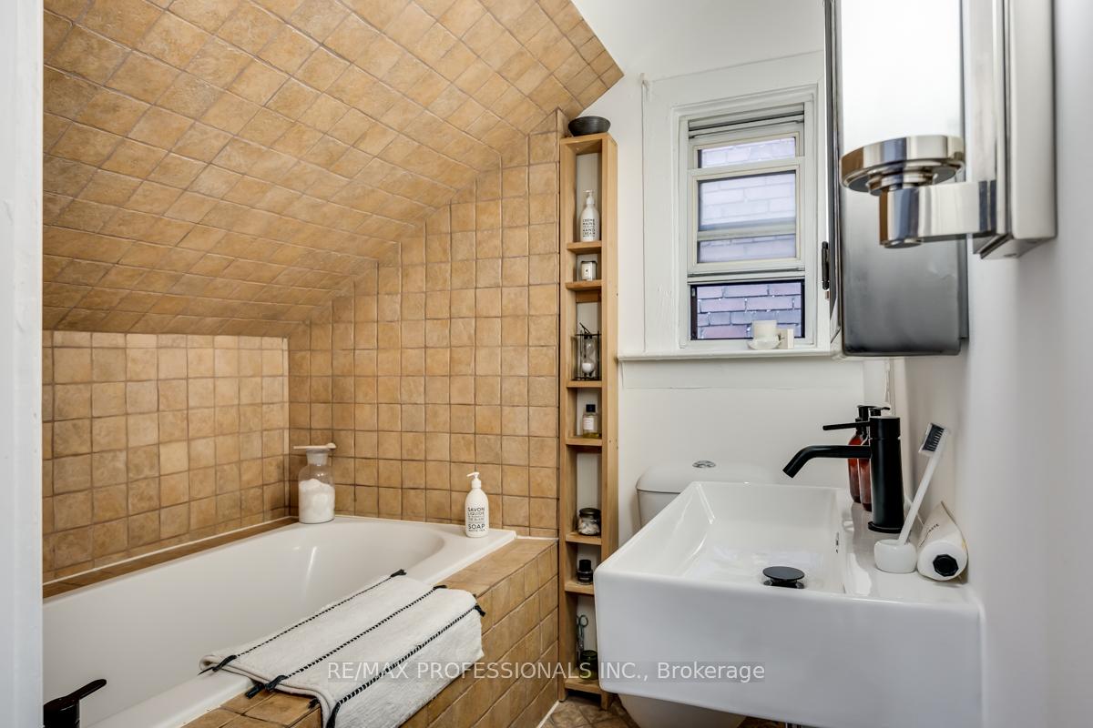 Photo 33 of 1381 Lansdowne Avenue, Toronto, Corso Italia-Davenport — HOMEH
