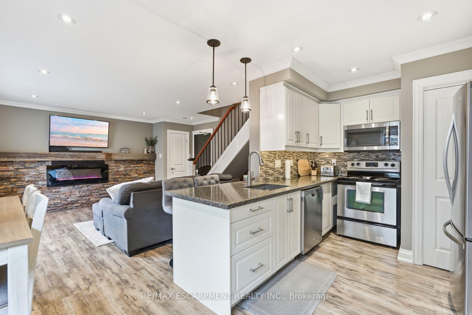 Photo 1 of Unit 6, 469 Claridge Road, Burlington, Roseland — HOMEH