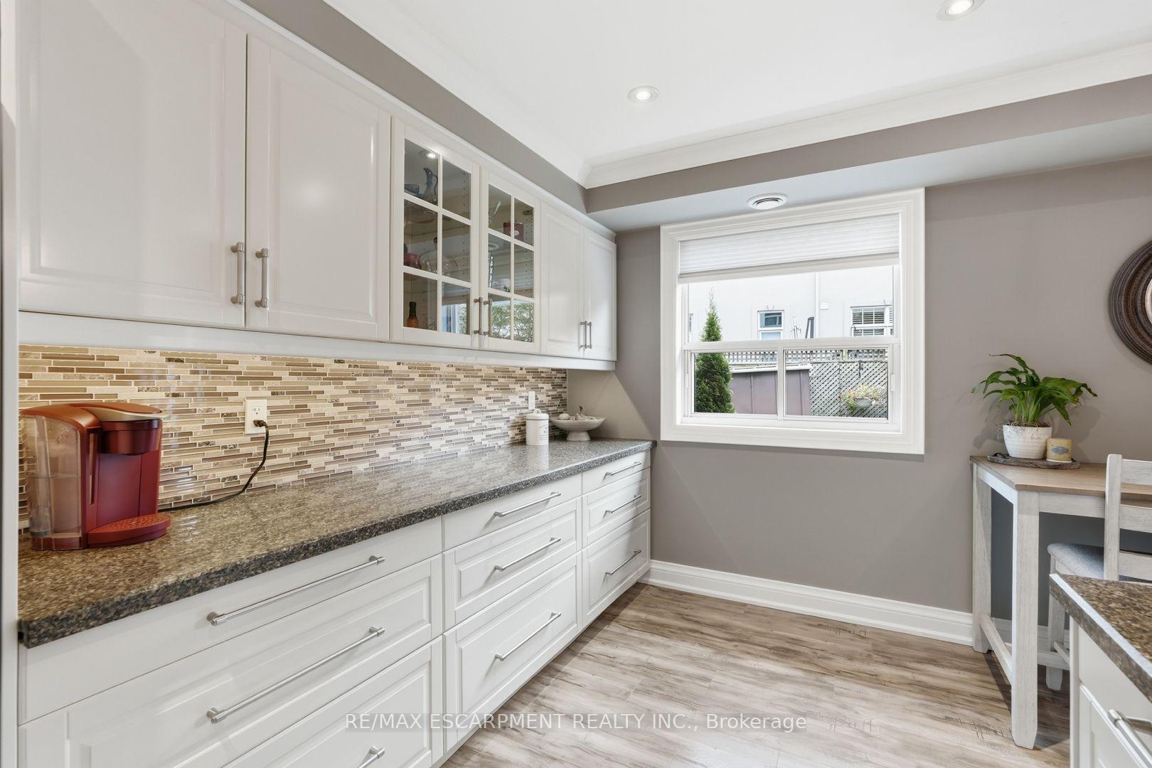 Photo 7 of Unit 6, 469 Claridge Road, Burlington, Roseland — HOMEH