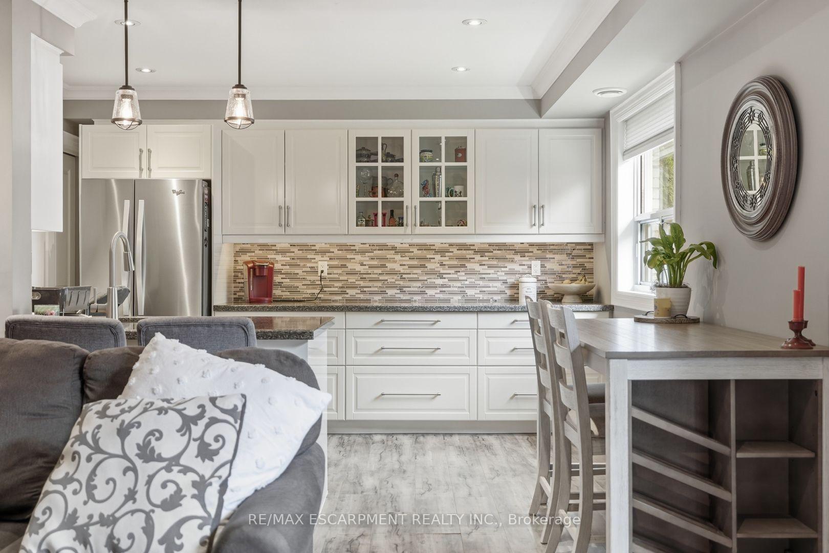 Photo 9 of Unit 6, 469 Claridge Road, Burlington, Roseland — HOMEH