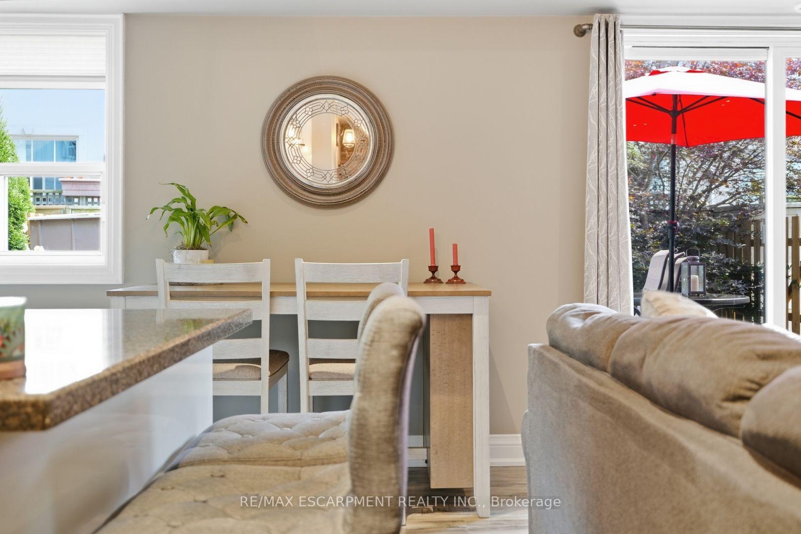 Photo 10 of Unit 6, 469 Claridge Road, Burlington, Roseland — HOMEH
