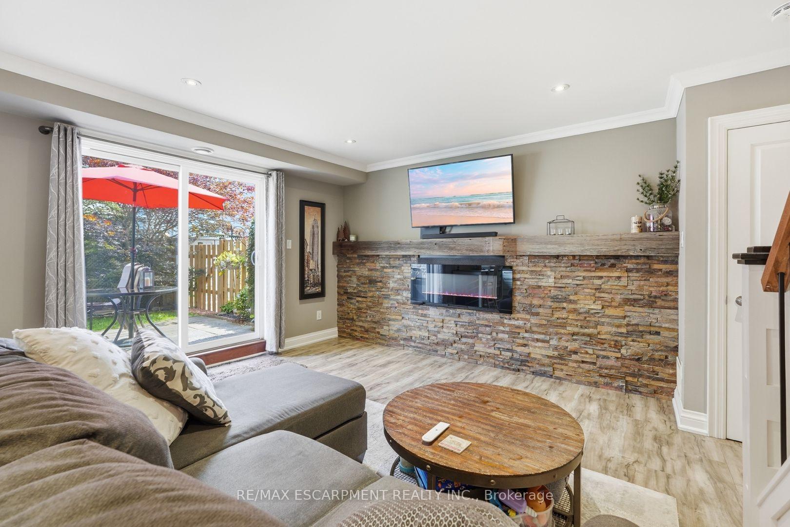 Photo 12 of Unit 6, 469 Claridge Road, Burlington, Roseland — HOMEH