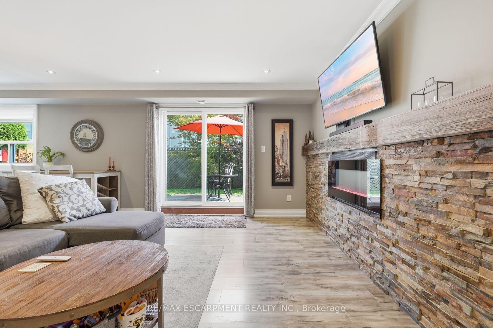 Photo 13 of Unit 6, 469 Claridge Road, Burlington, Roseland — HOMEH