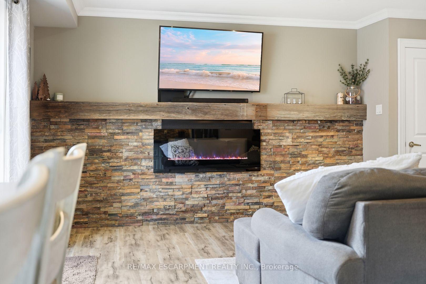 Photo 14 of Unit 6, 469 Claridge Road, Burlington, Roseland — HOMEH