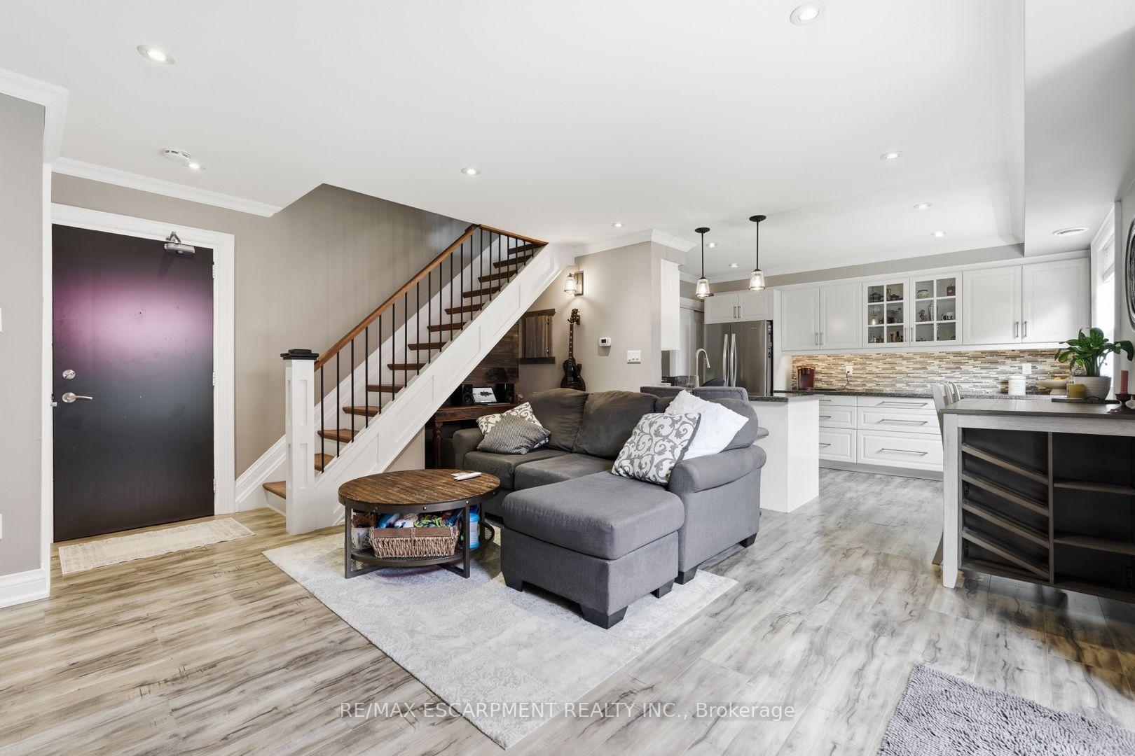 Photo 15 of Unit 6, 469 Claridge Road, Burlington, Roseland — HOMEH