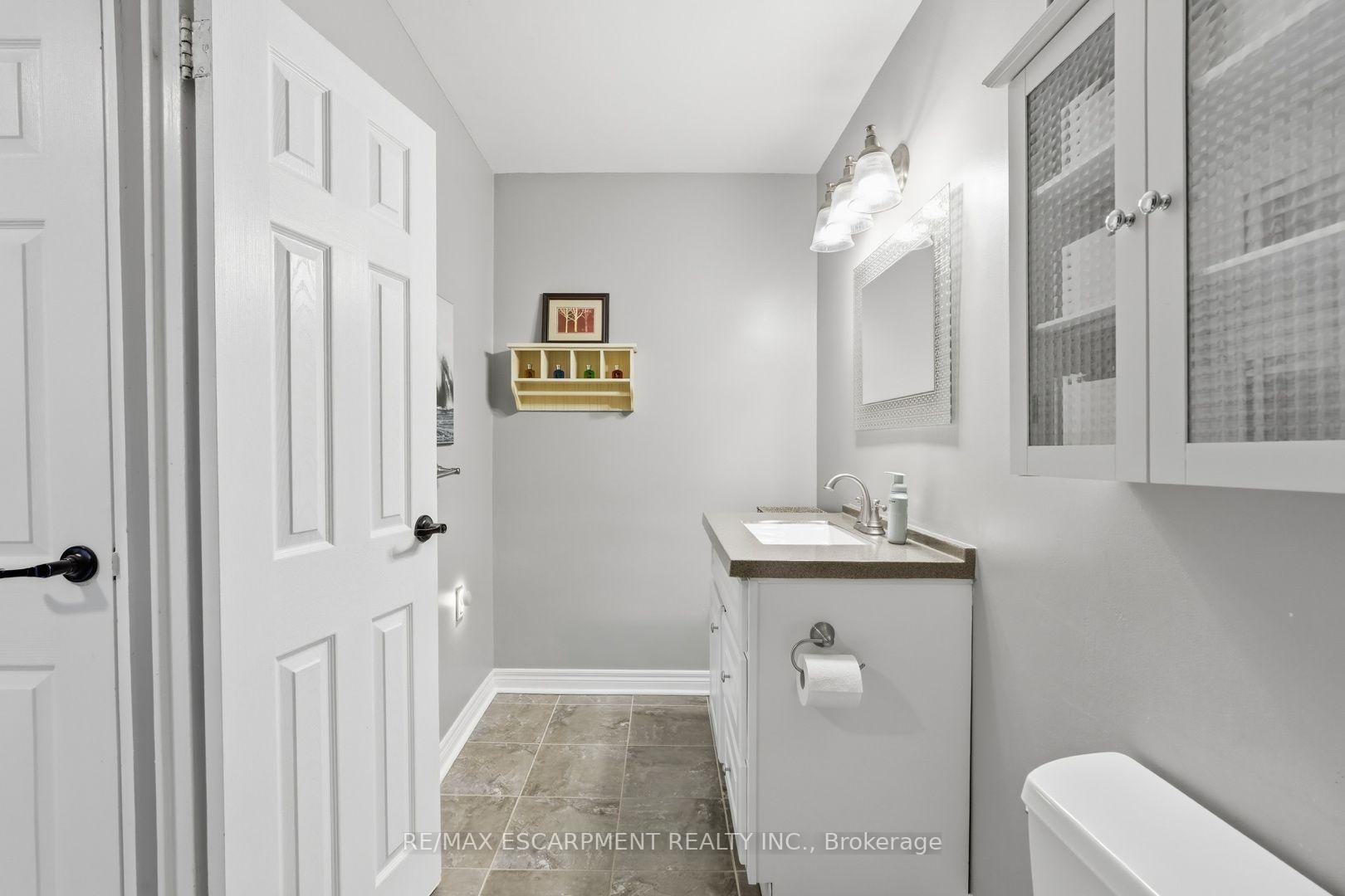Photo 24 of Unit 6, 469 Claridge Road, Burlington, Roseland — HOMEH