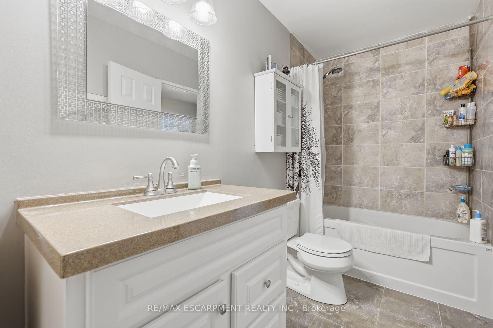 Photo 25 of Unit 6, 469 Claridge Road, Burlington, Roseland — HOMEH