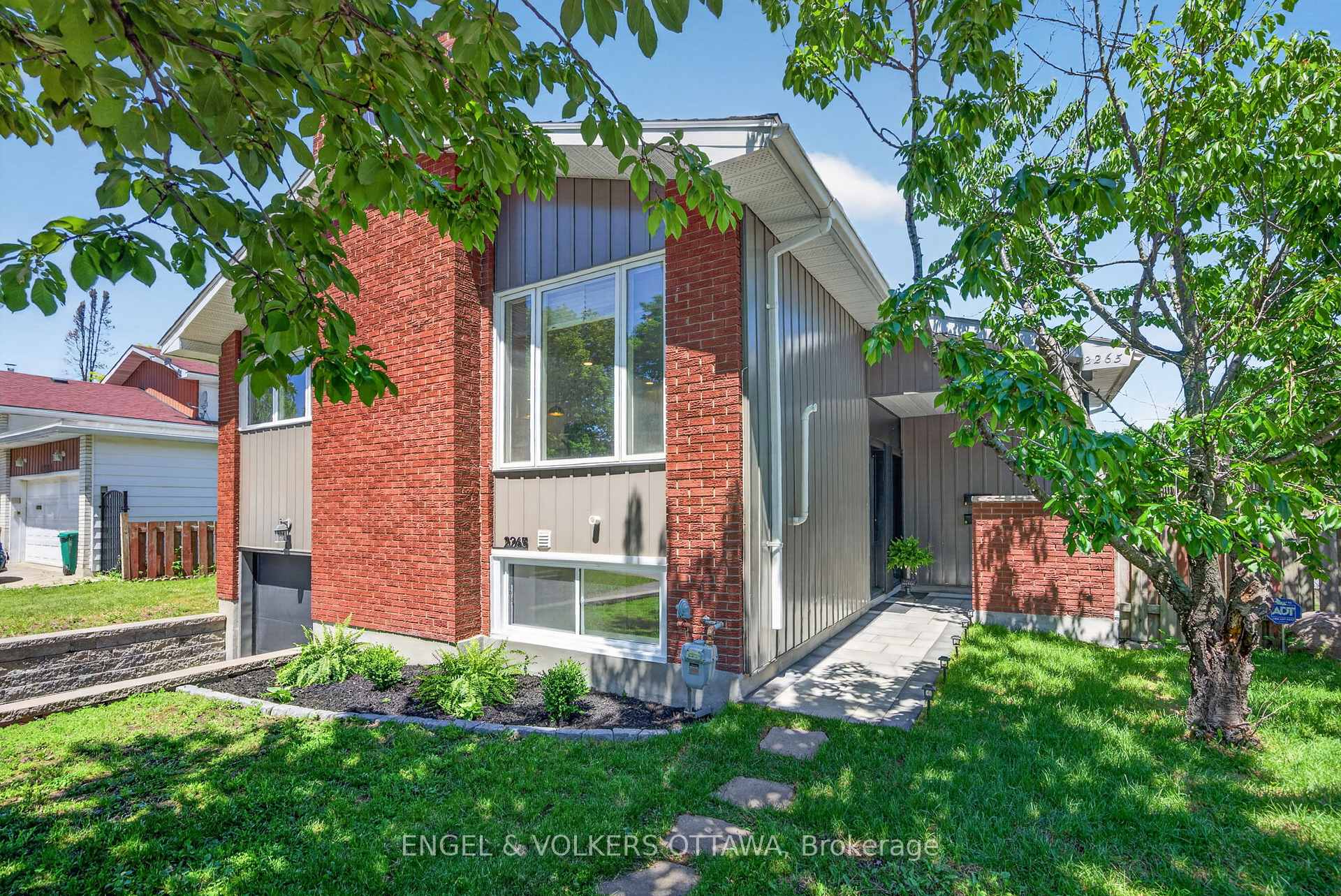 Photo 2 of 2265 Samuel Drive, Ottawa, Elmvale Acres/Urbandale — HOMEH