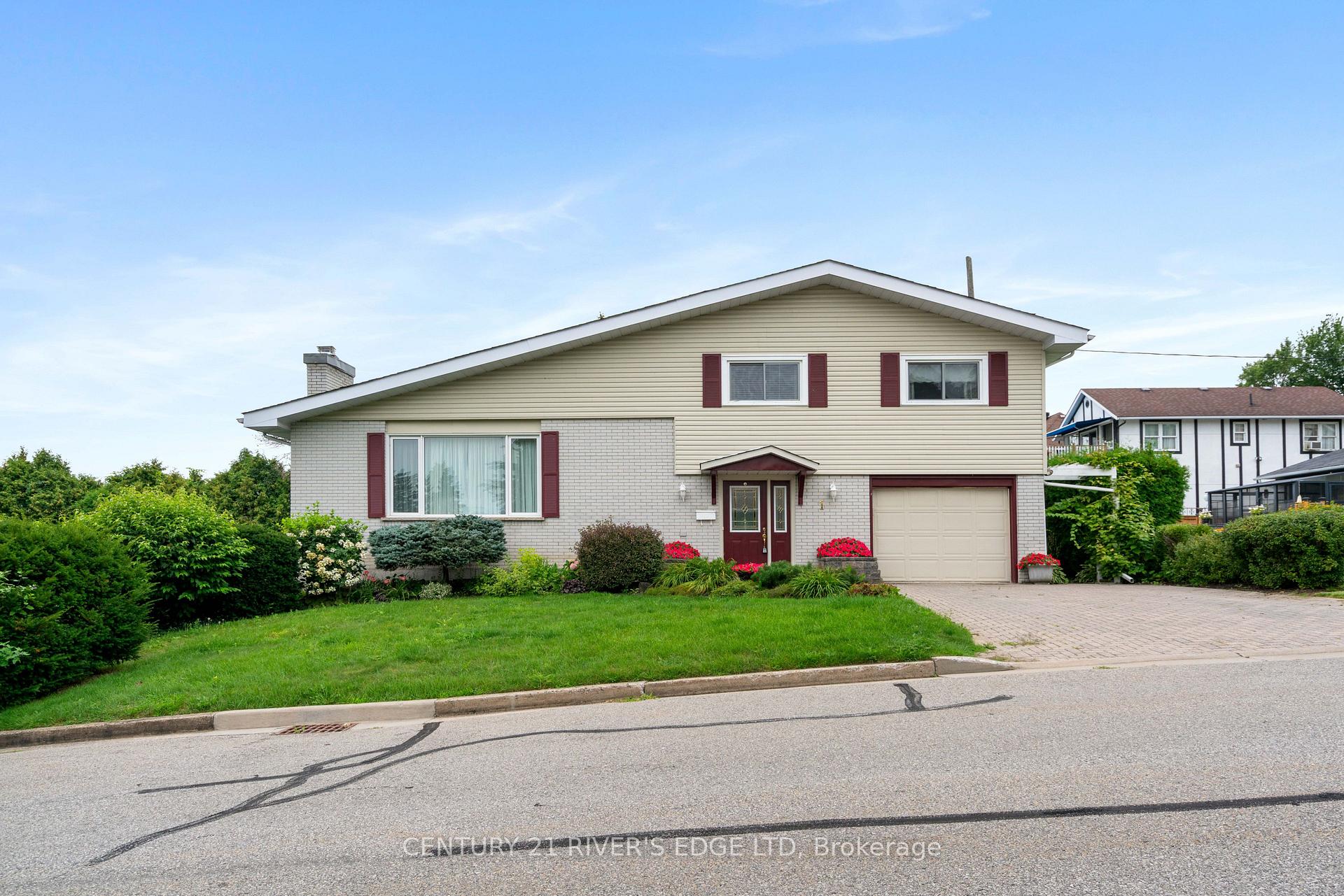 Photo 2 of 1 Hardy Crescent, Brockville, Brockville — HOMEH