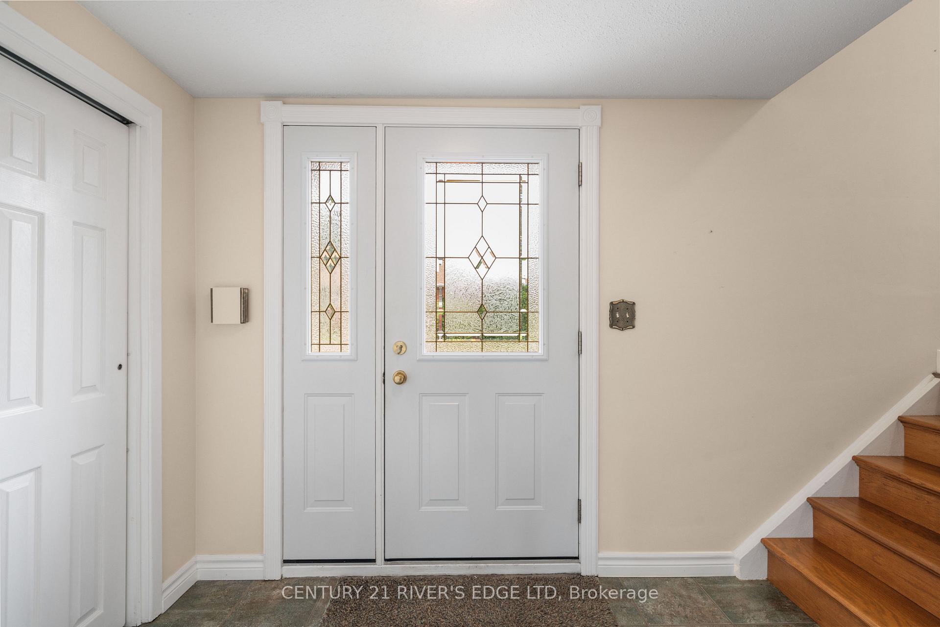 Photo 3 of 1 Hardy Crescent, Brockville, Brockville — HOMEH