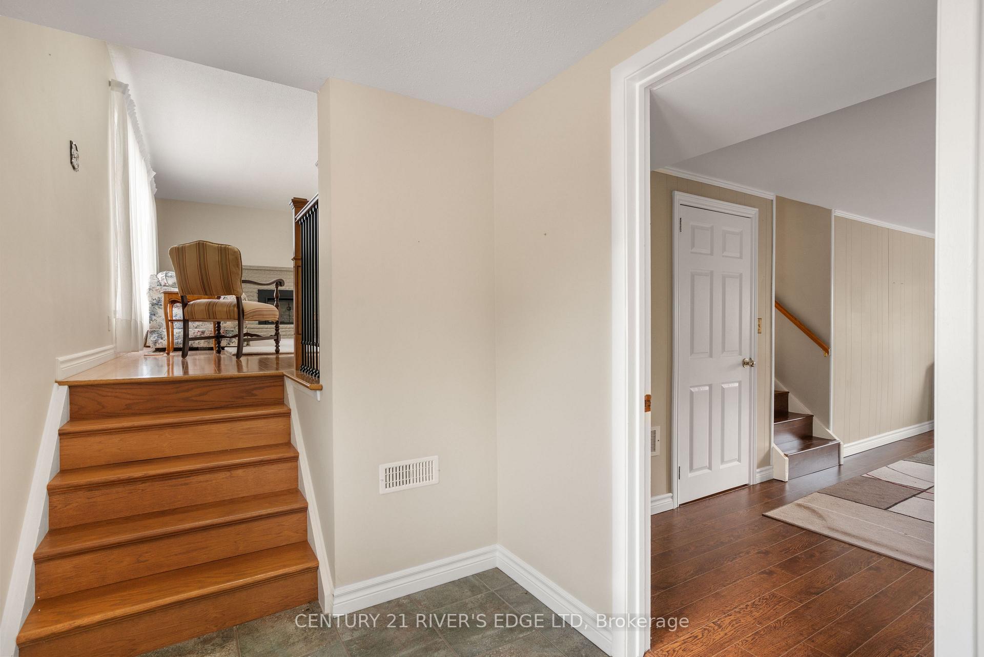 Photo 4 of 1 Hardy Crescent, Brockville, Brockville — HOMEH