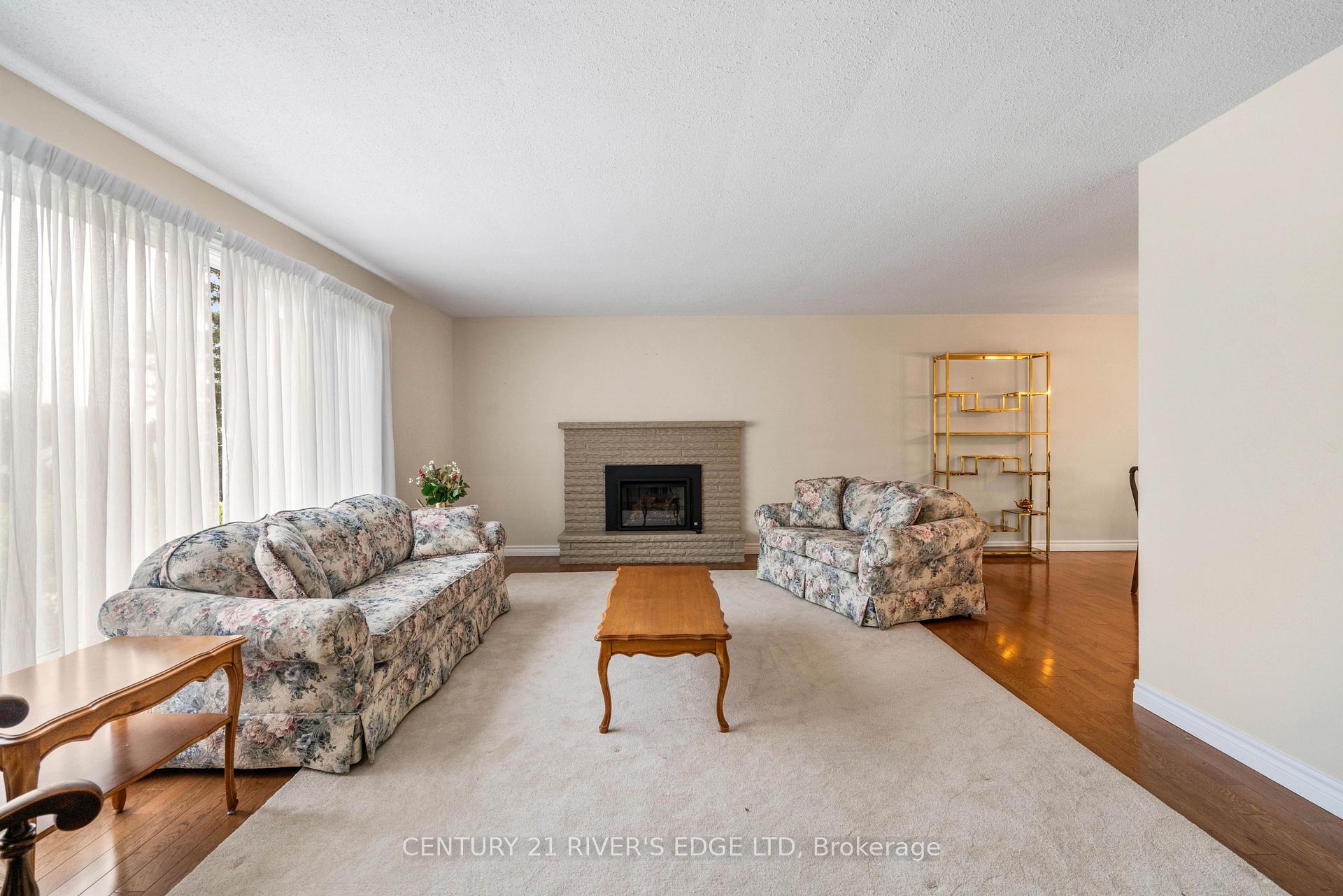 Photo 8 of 1 Hardy Crescent, Brockville, Brockville — HOMEH