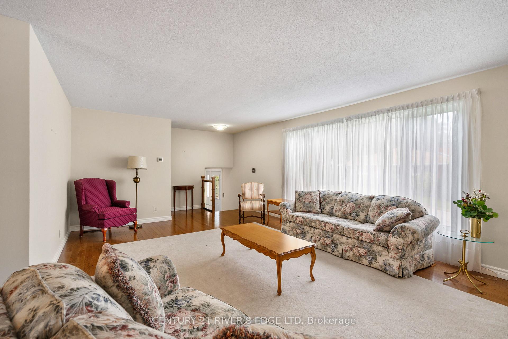 Photo 11 of 1 Hardy Crescent, Brockville, Brockville — HOMEH